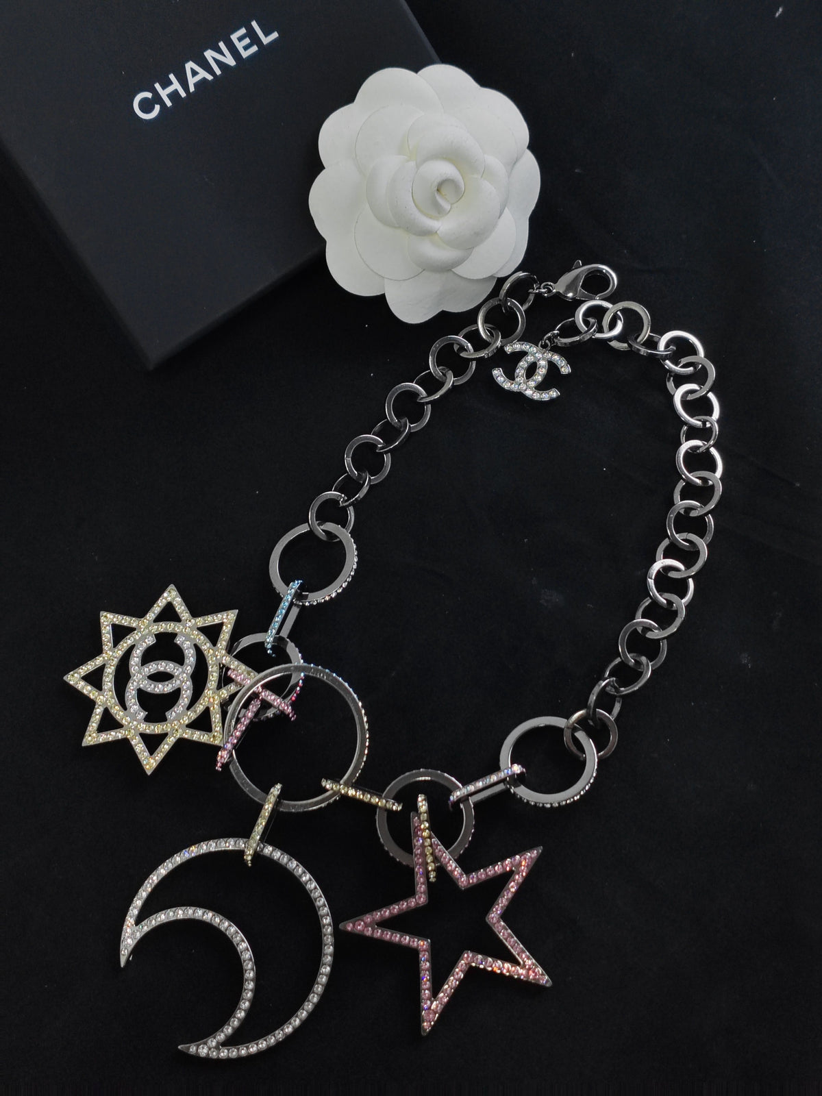 Chanel - Other - Metal alloy with glass crystal embellishments - Multicolour