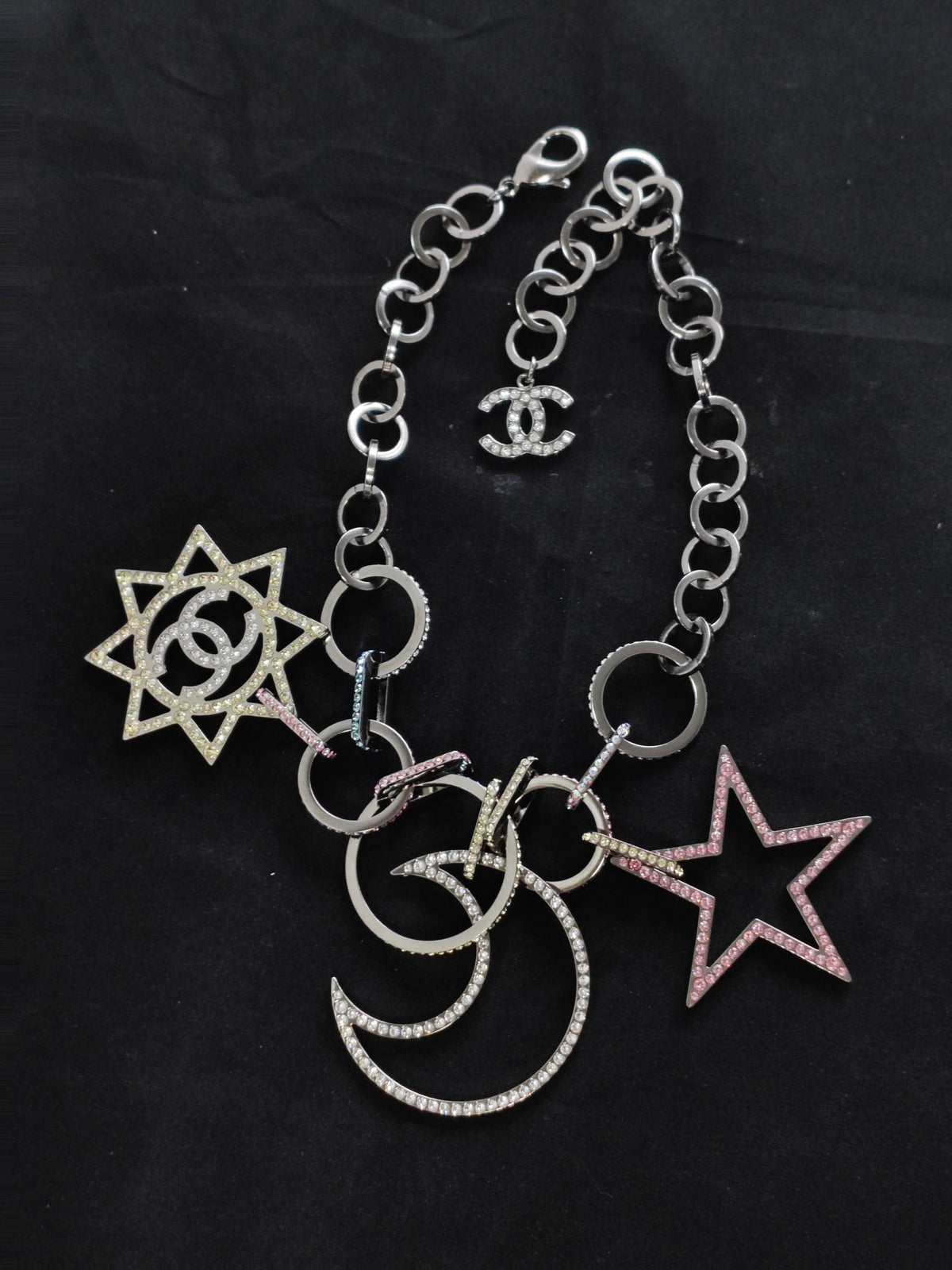 Chanel - Other - Metal alloy with glass crystal embellishments - Multicolour