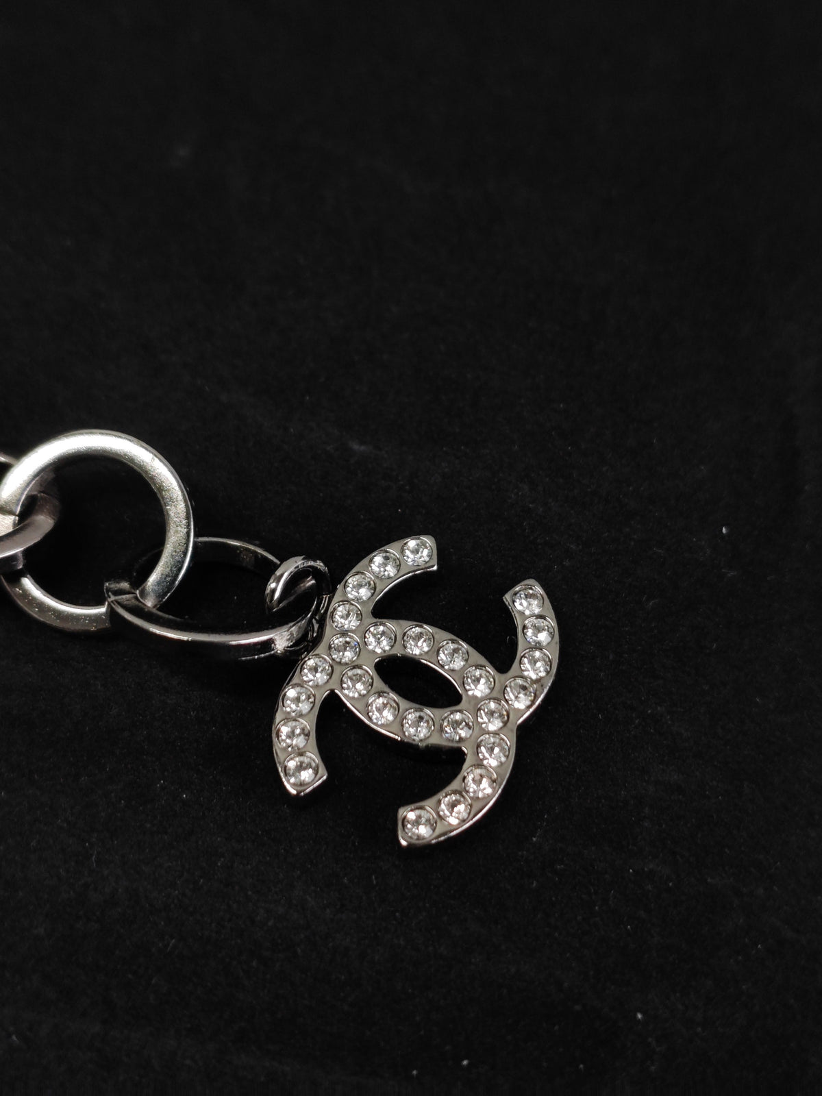 Chanel - Other - Metal alloy with glass crystal embellishments - Multicolour
