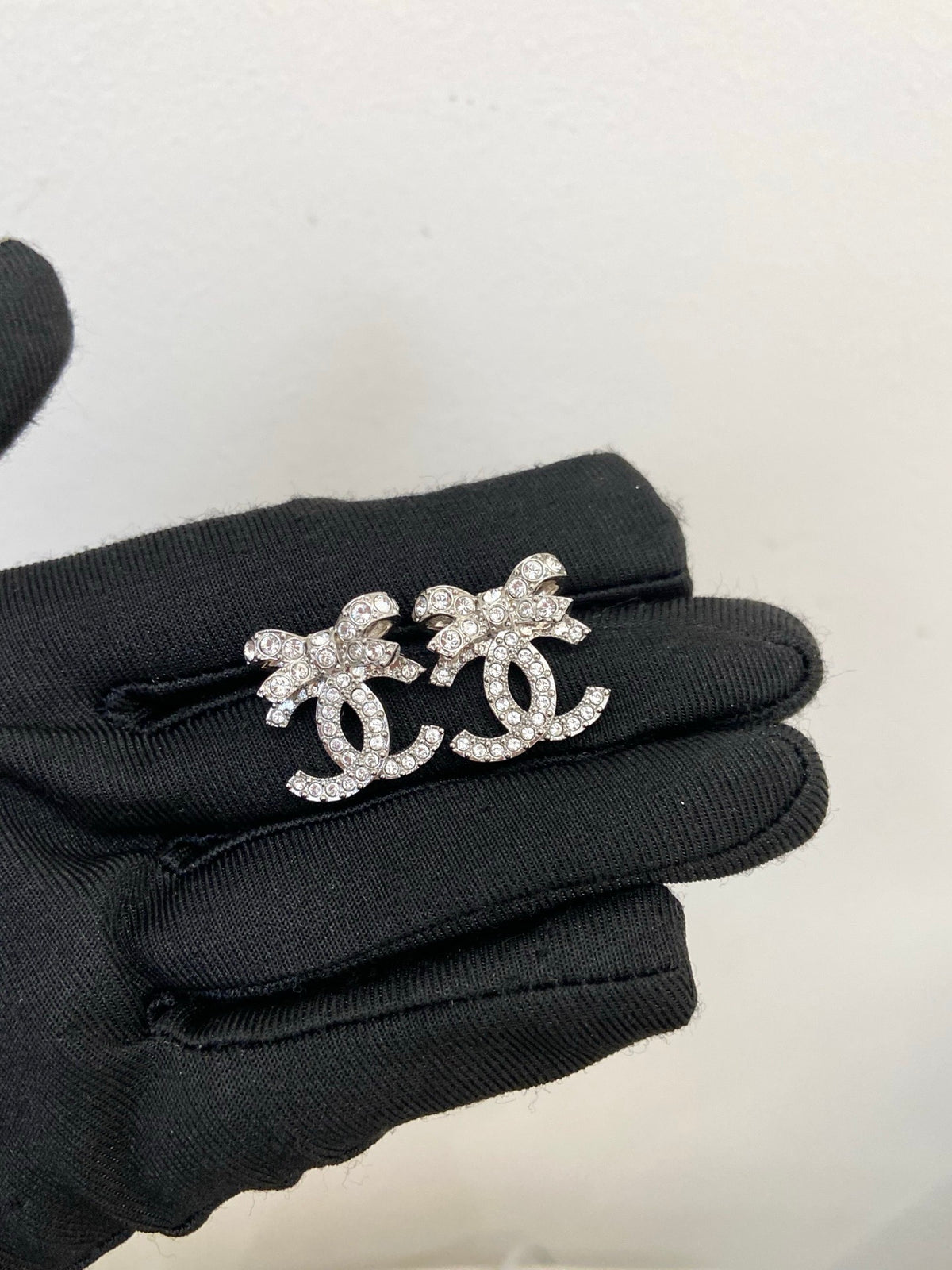 Chanel - Other - Metal alloy with glass crystals - Silver