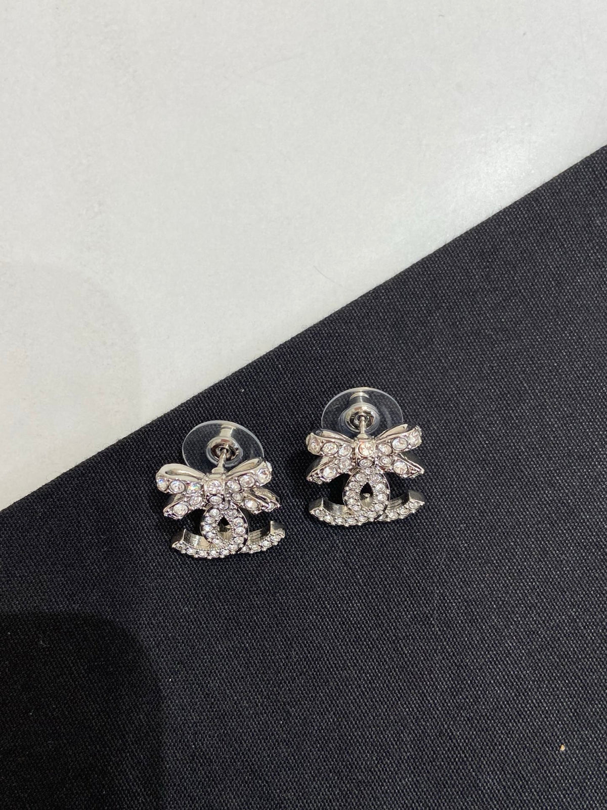 Chanel - Other - Metal alloy with glass crystals - Silver