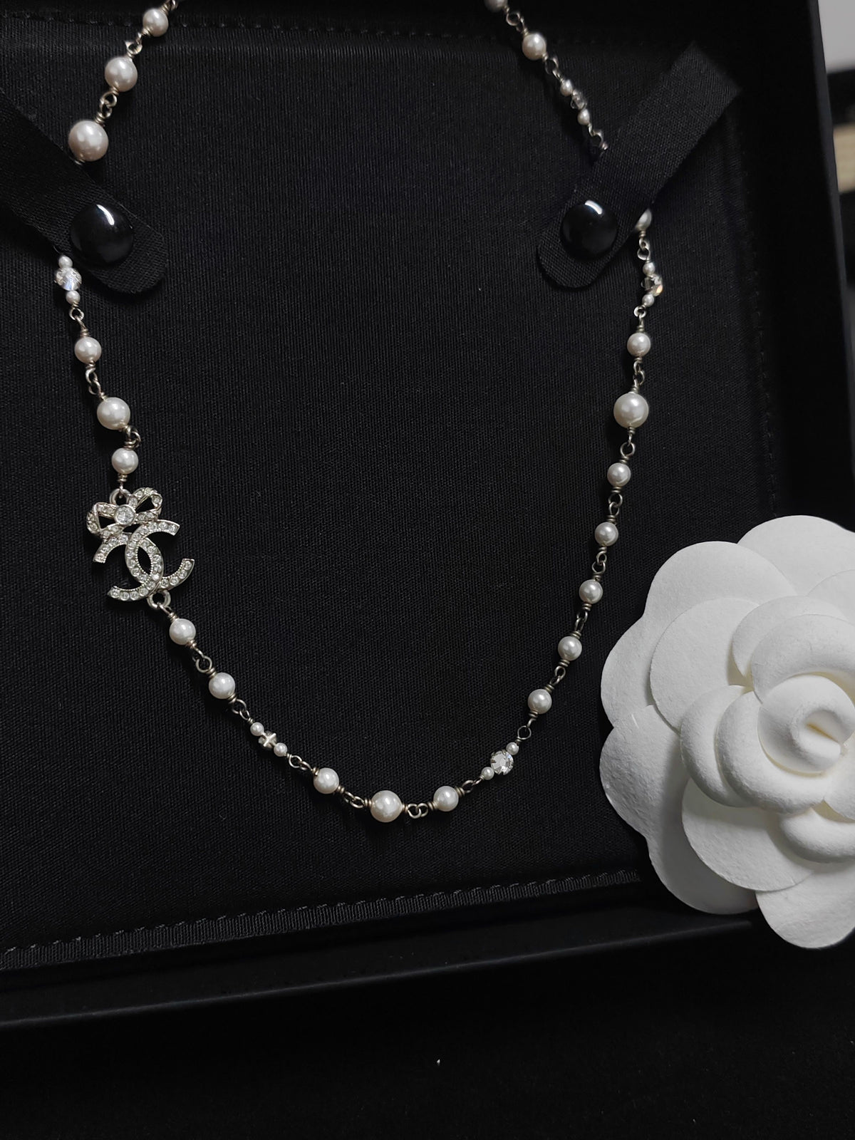 Chanel - Other - Metal alloy with glass rhinestones and imitation pearls - Silver