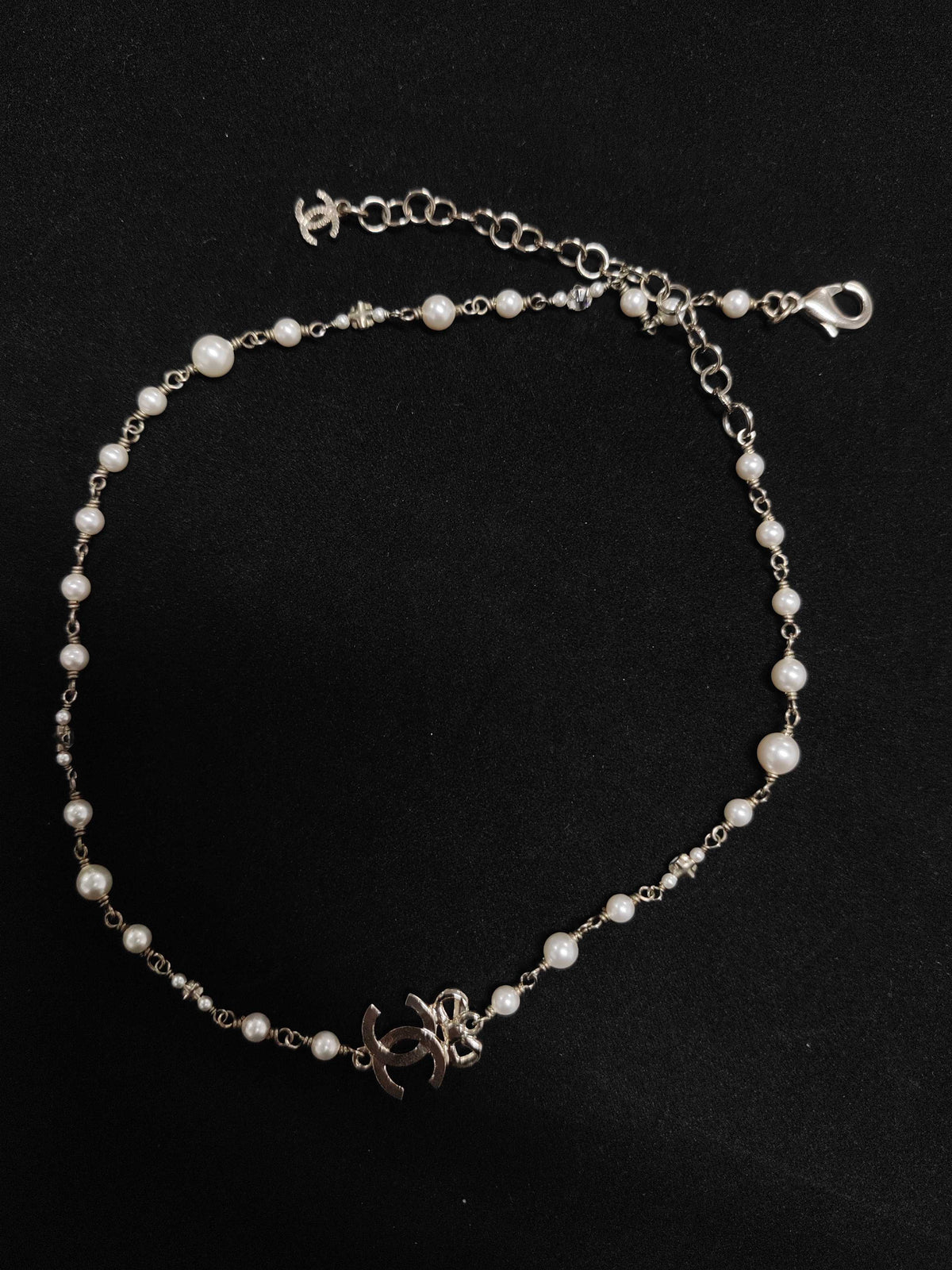 Chanel - Other - Metal alloy with glass rhinestones and imitation pearls - Silver