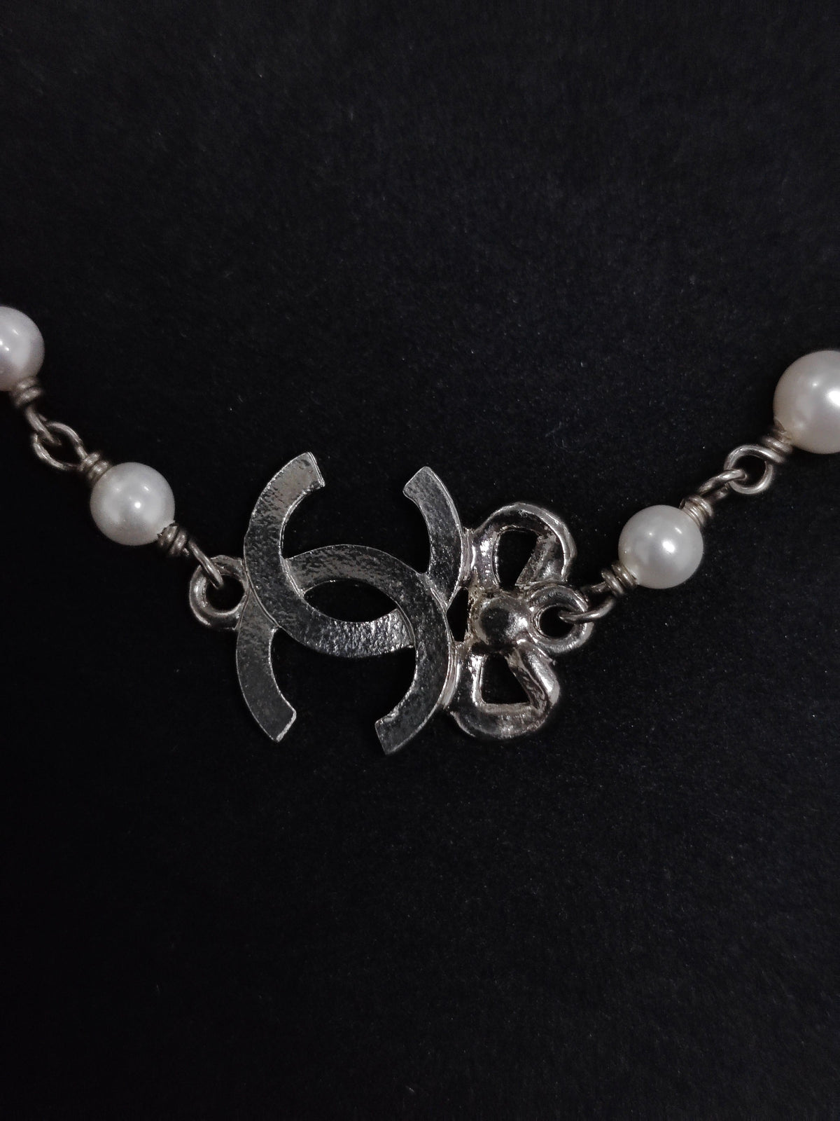 Chanel - Other - Metal alloy with glass rhinestones and imitation pearls - Silver