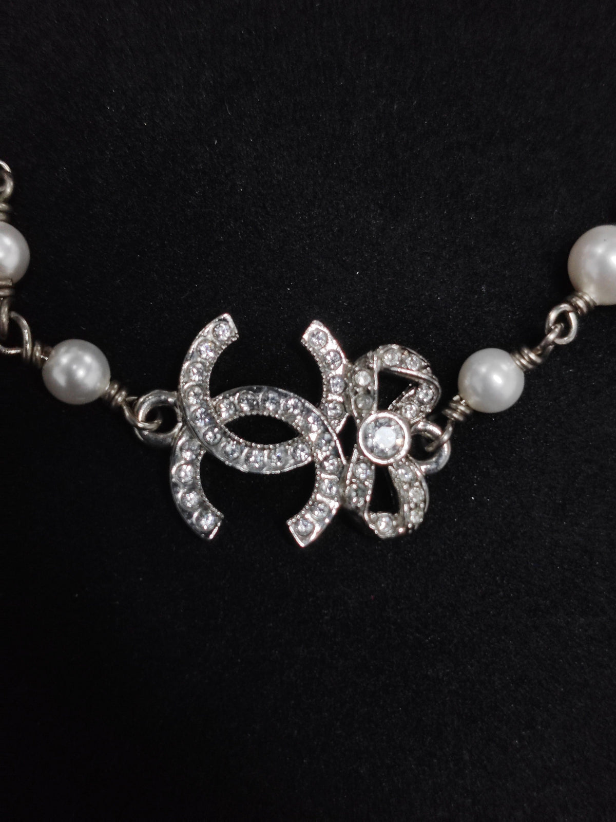 Chanel - Other - Metal alloy with glass rhinestones and imitation pearls - Silver
