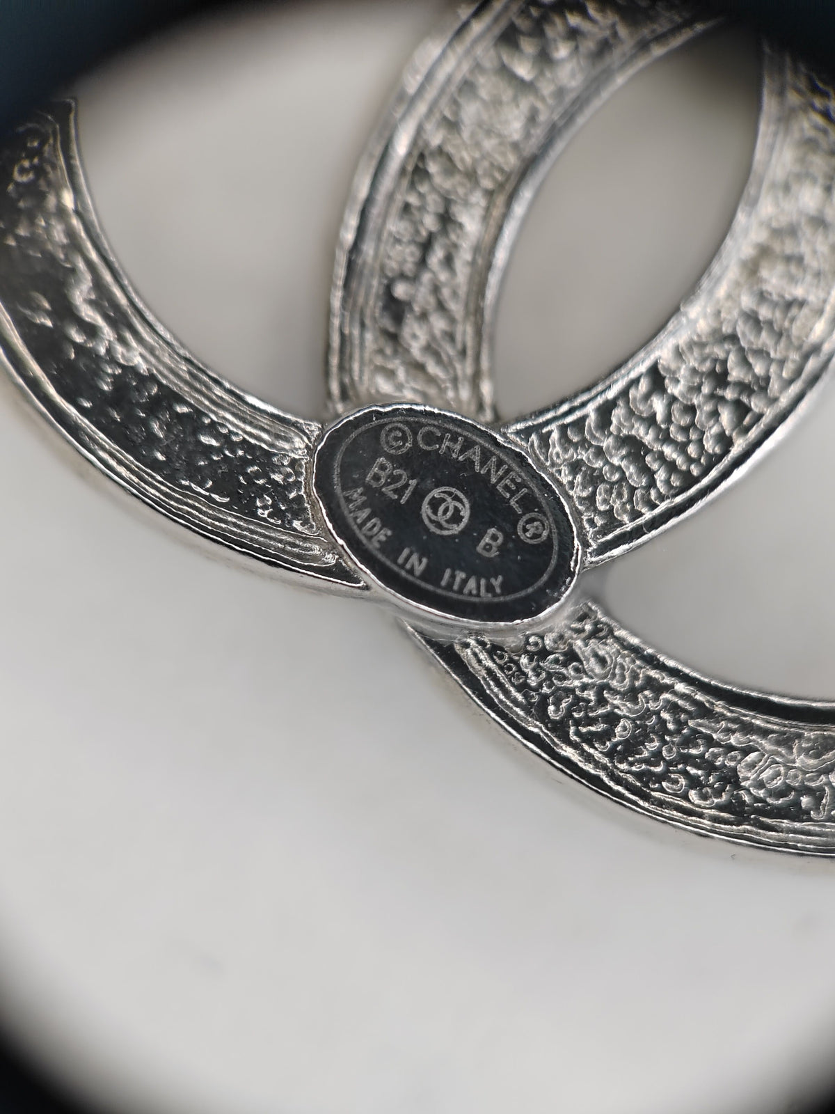 Chanel - Other - Metal alloy with glass rhinestones - Silver