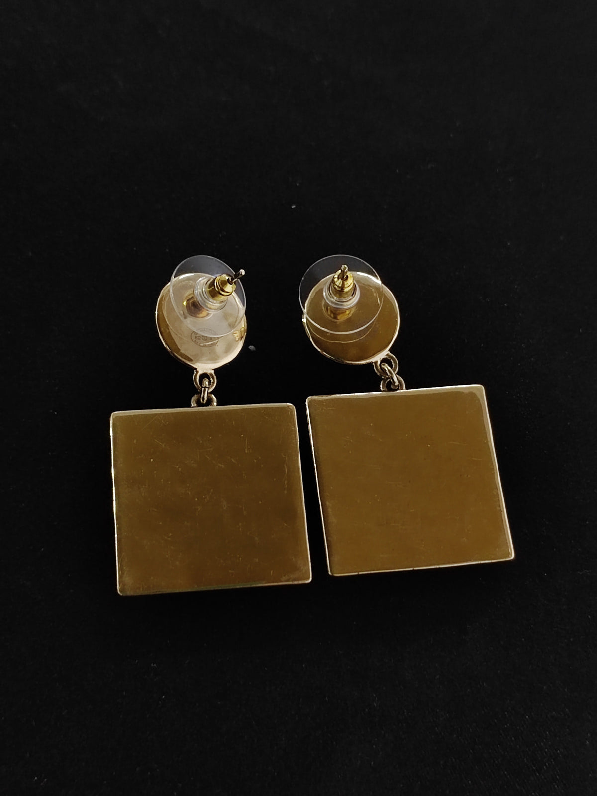 Chanel - Other - Metal alloy with imitation pearl and enamel details; exact alloy unspecified. - Multicolour