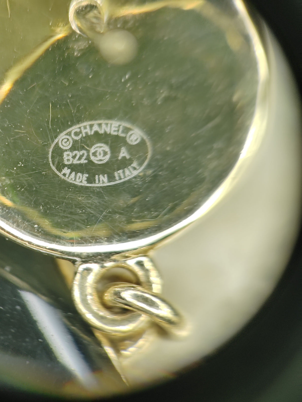 Chanel - Other - Metal alloy with imitation pearl and enamel details; exact alloy unspecified. - Multicolour
