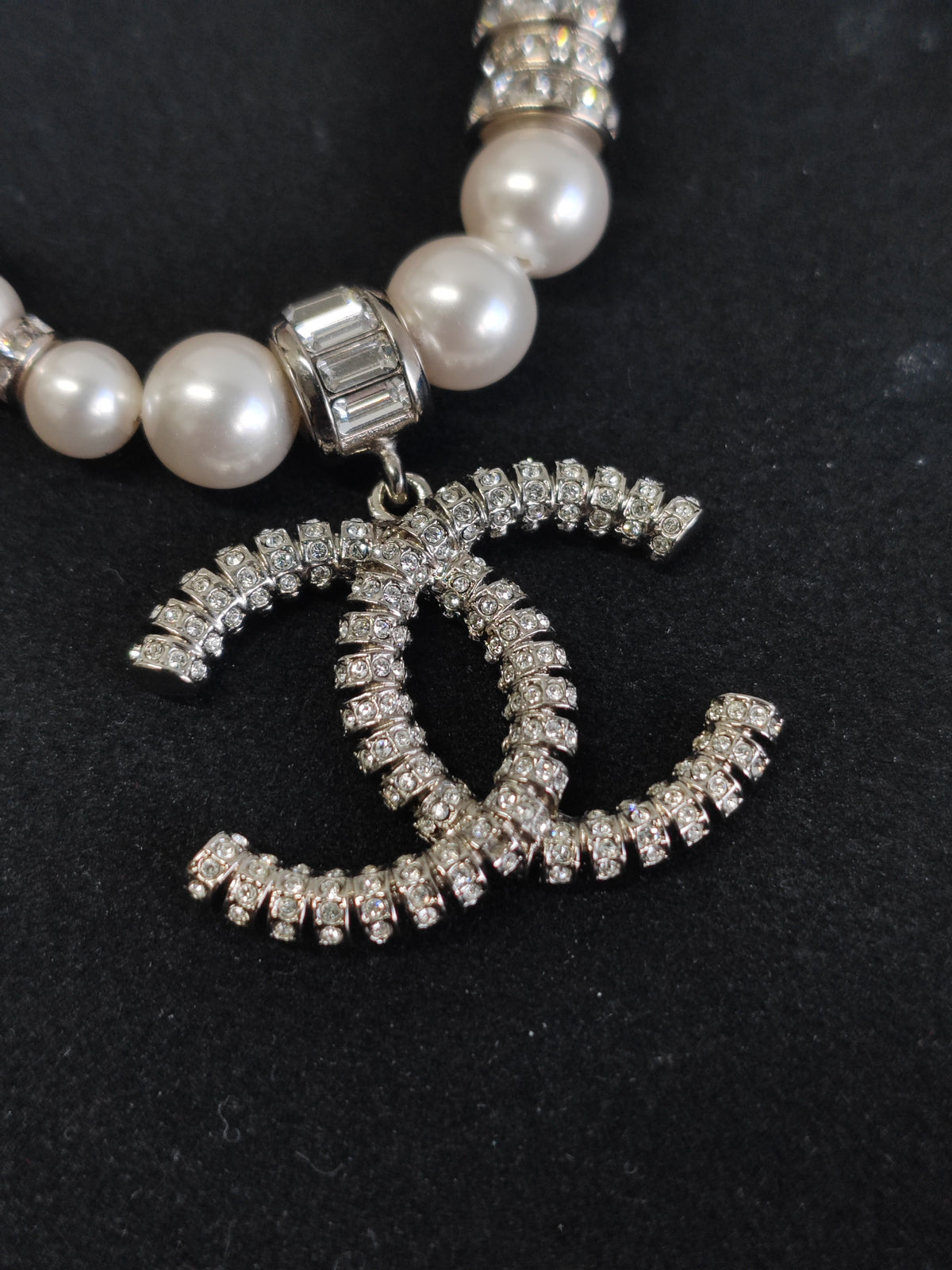 Chanel - Other - Metal alloy with imitation pearls and glass rhinestones. - Silver