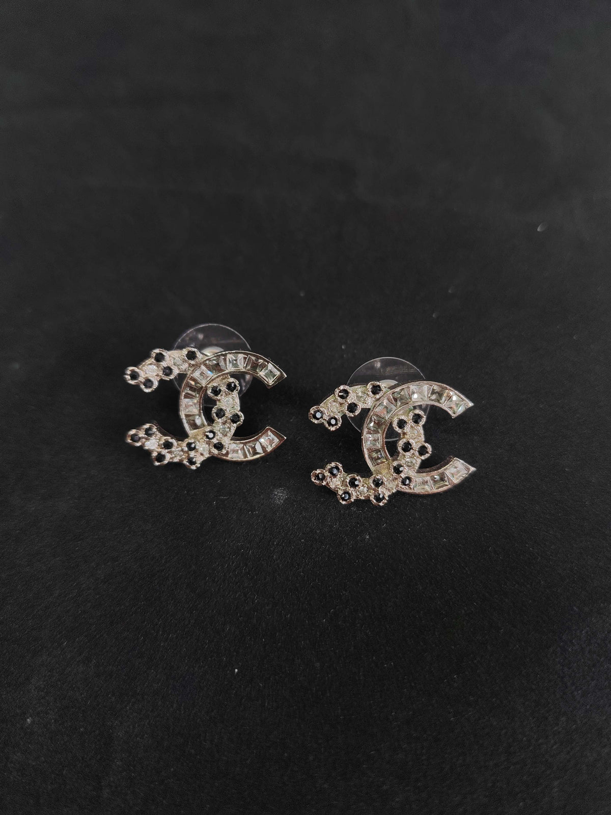 Chanel - Other - Metal alloy with rhinestone embellishments - Silver