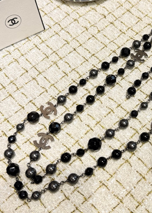 Chanel - Other - Metal chain and logo motifs with black glass beads and grey faux pearls - Black - (115 cm)