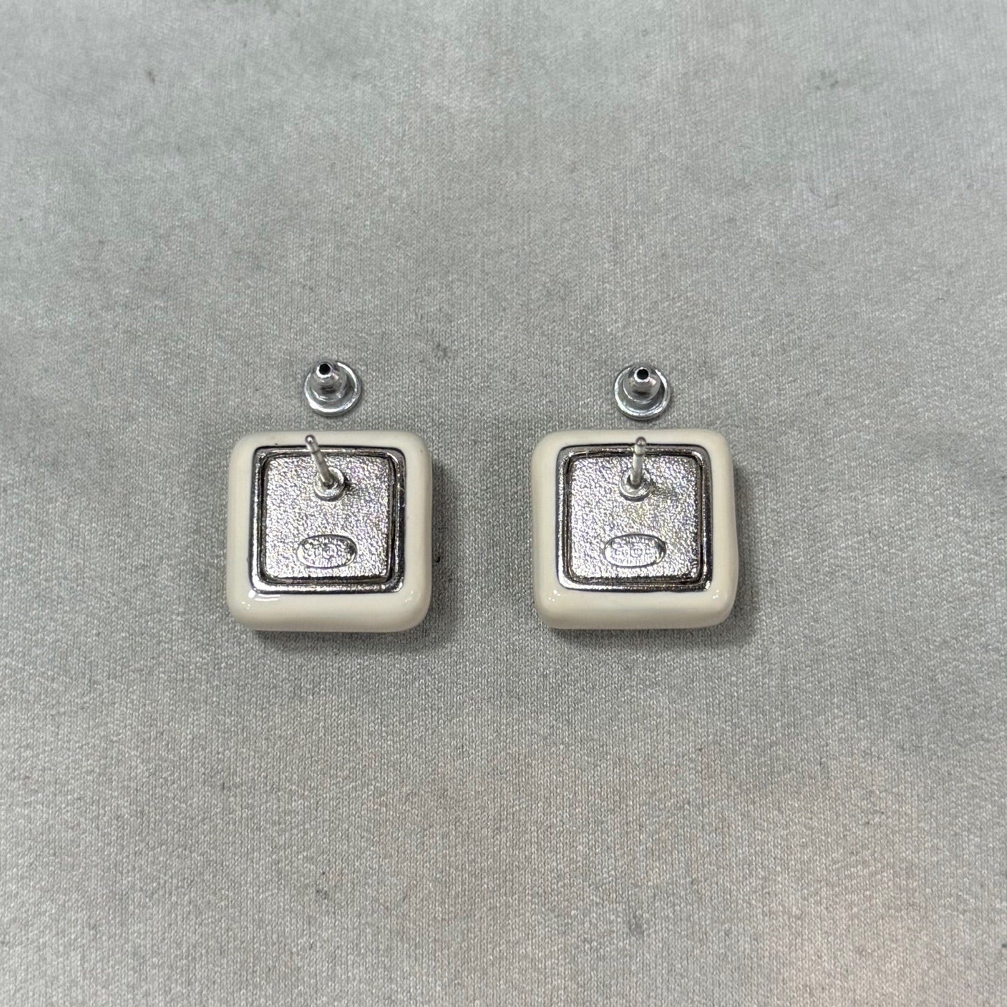 Chanel - Other - Metal - White - (Other)