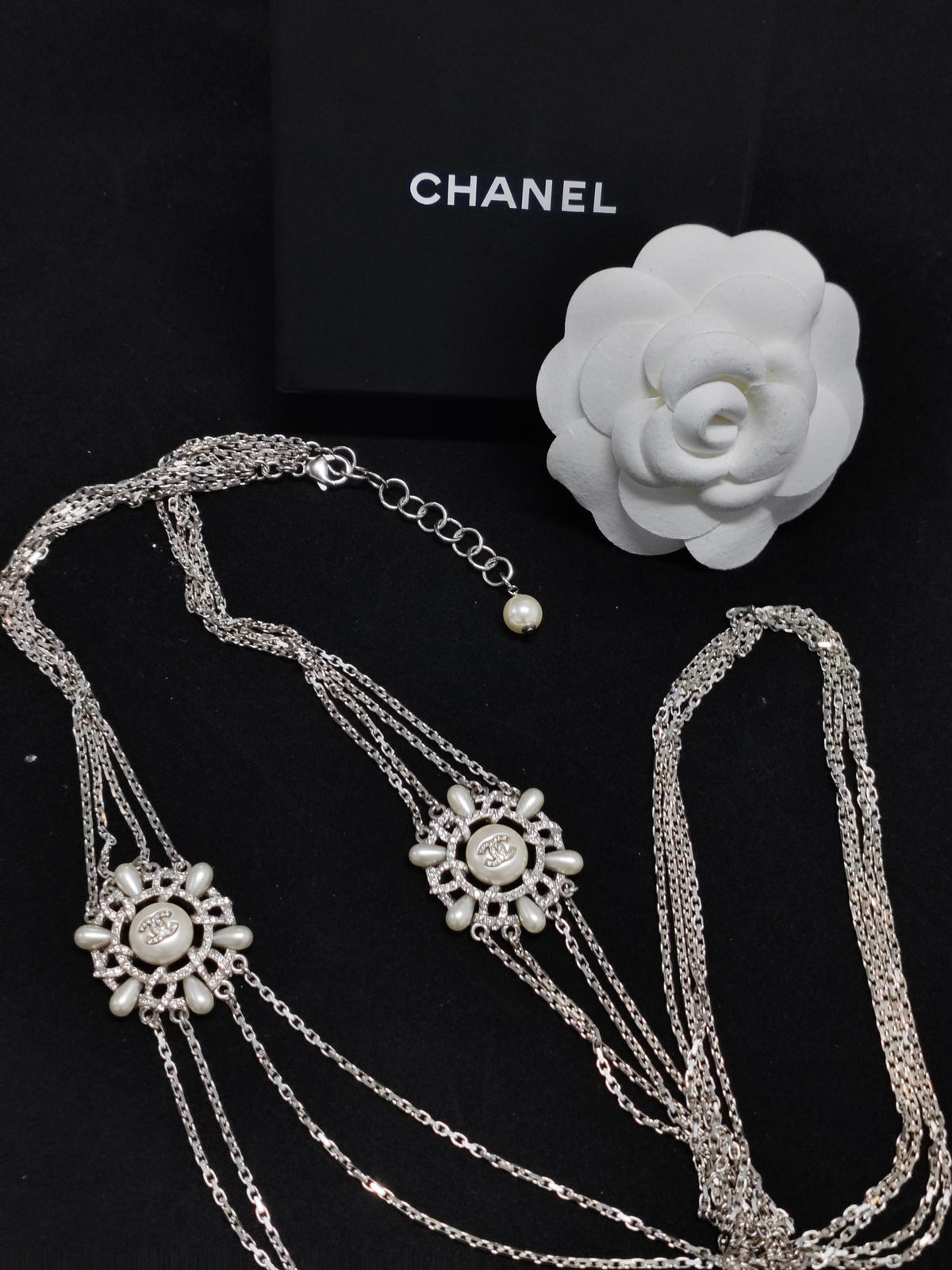 Chanel - Other - Metal with glass rhinestones and imitation pearls - Silver