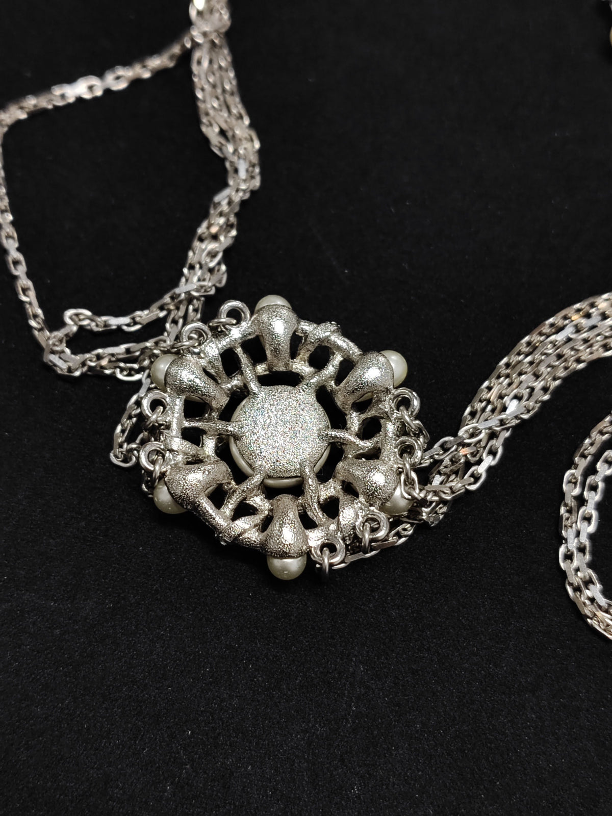 Chanel - Other - Metal with glass rhinestones and imitation pearls - Silver