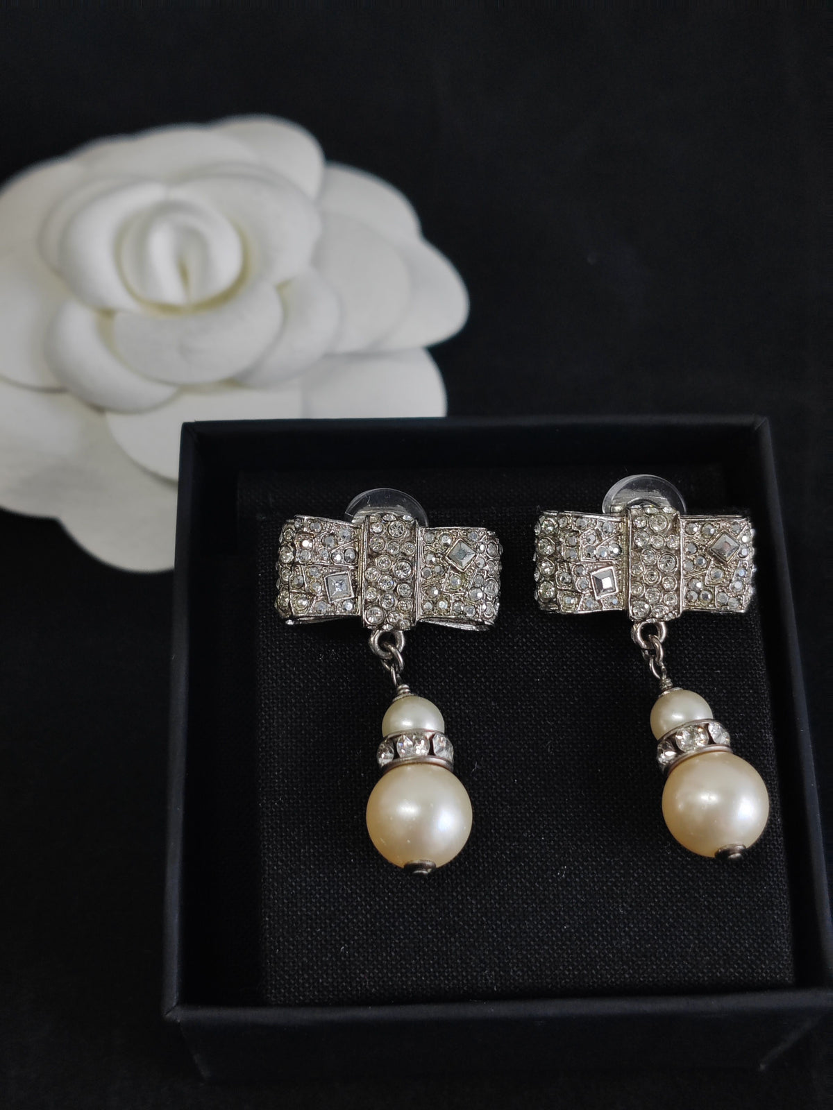 Chanel - Other - Metal with imitation pearl drops and crystal embellishments - Silver