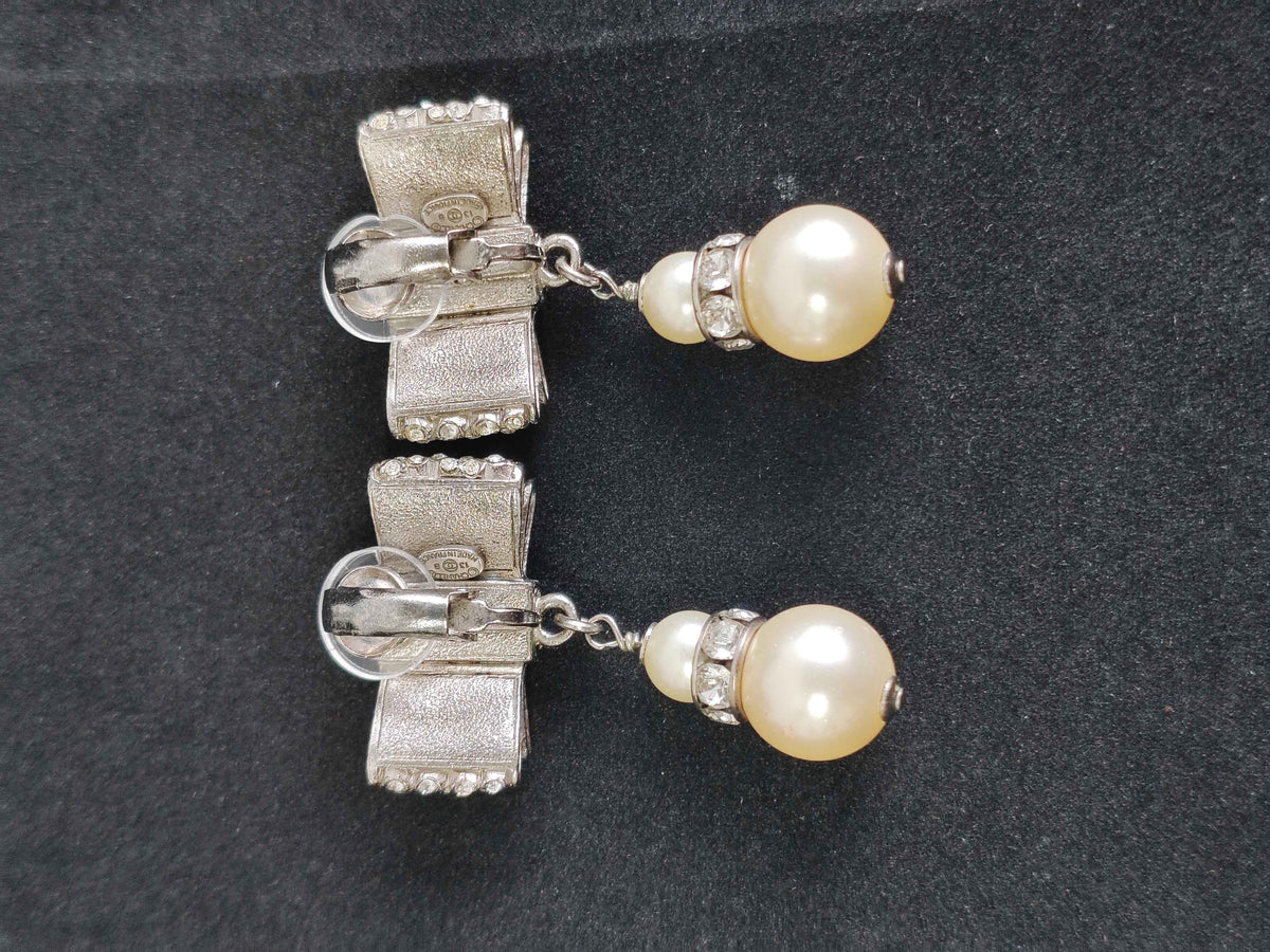 Chanel - Other - Metal with imitation pearl drops and crystal embellishments - Silver
