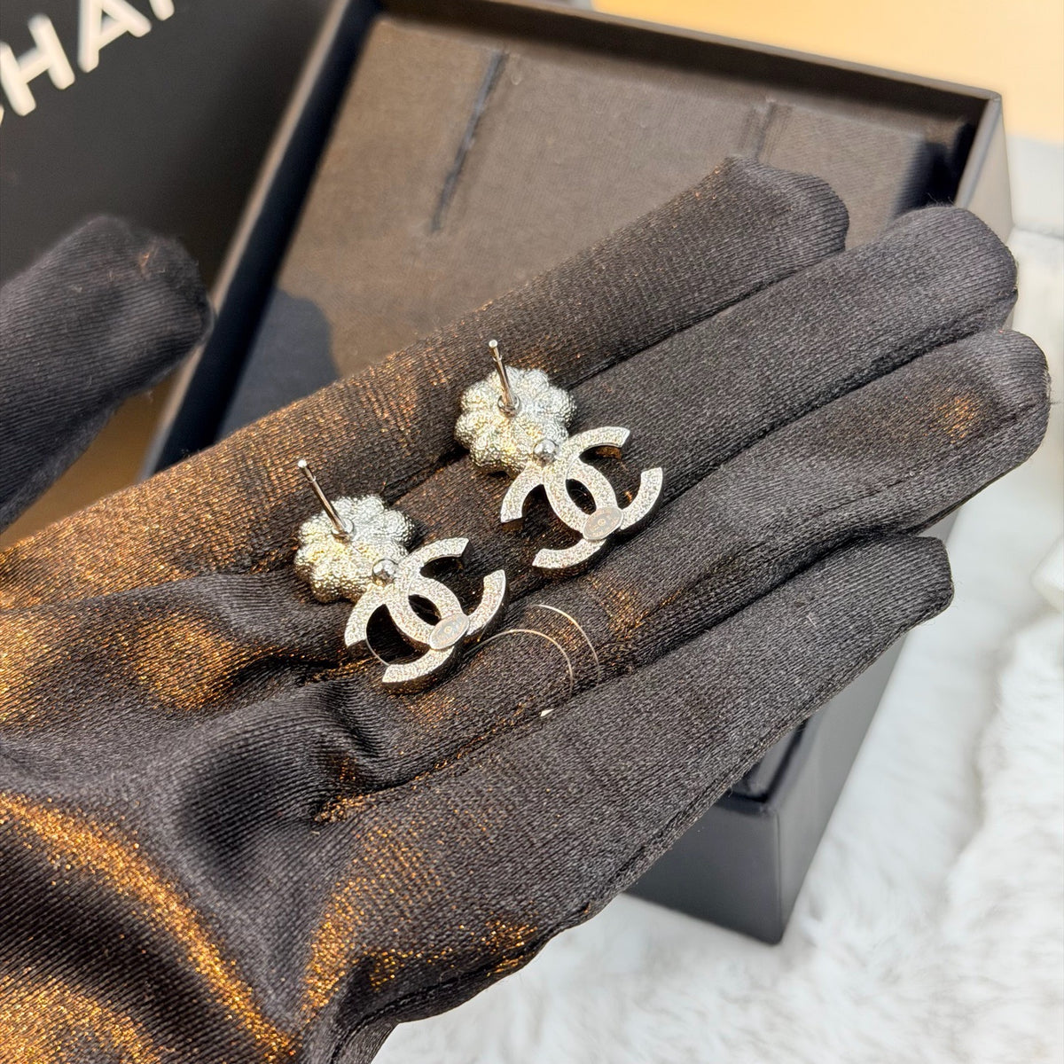 Chanel - Other - Metal with imitation pearls and crystal embellishments - Silver