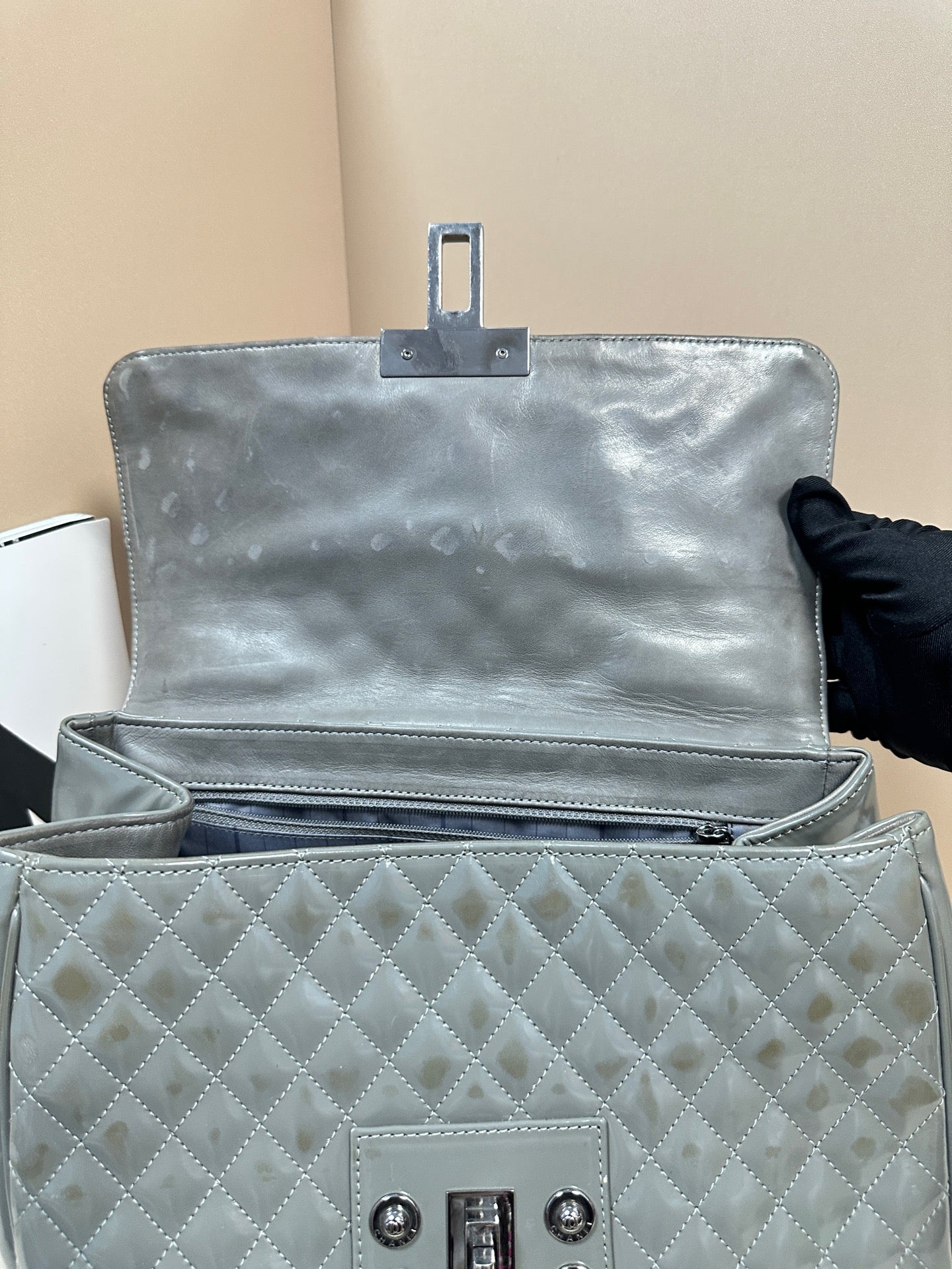 Chanel - Other - Patent leather - Grey - (medium)