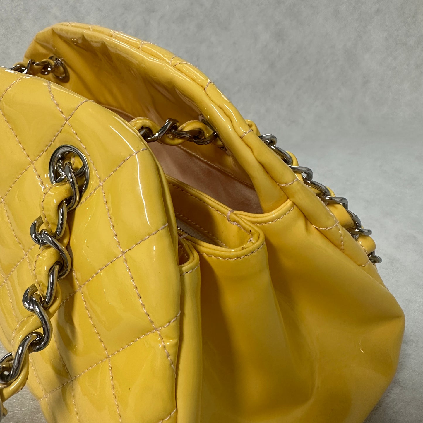 Chanel - Other - Patent leather - Yellow - (medium)