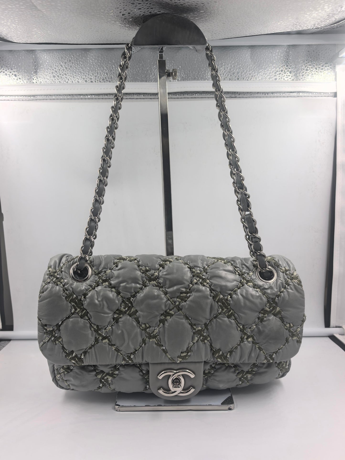 Chanel - Other - Puffer nylon - Grey with Silver-Tone Hardware - (medium)