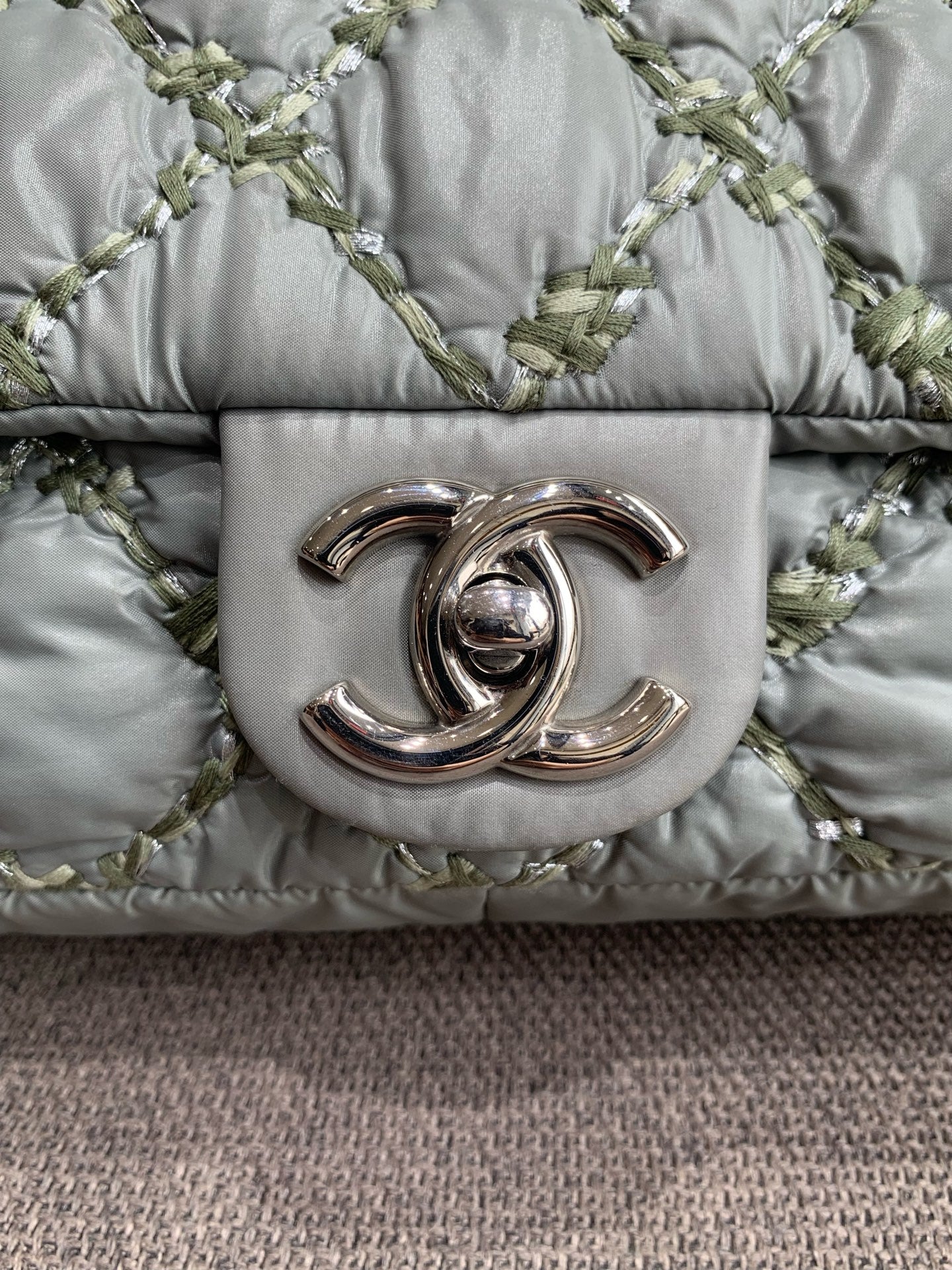 Chanel - Other - Puffer nylon - Grey with Silver-Tone Hardware - (medium)