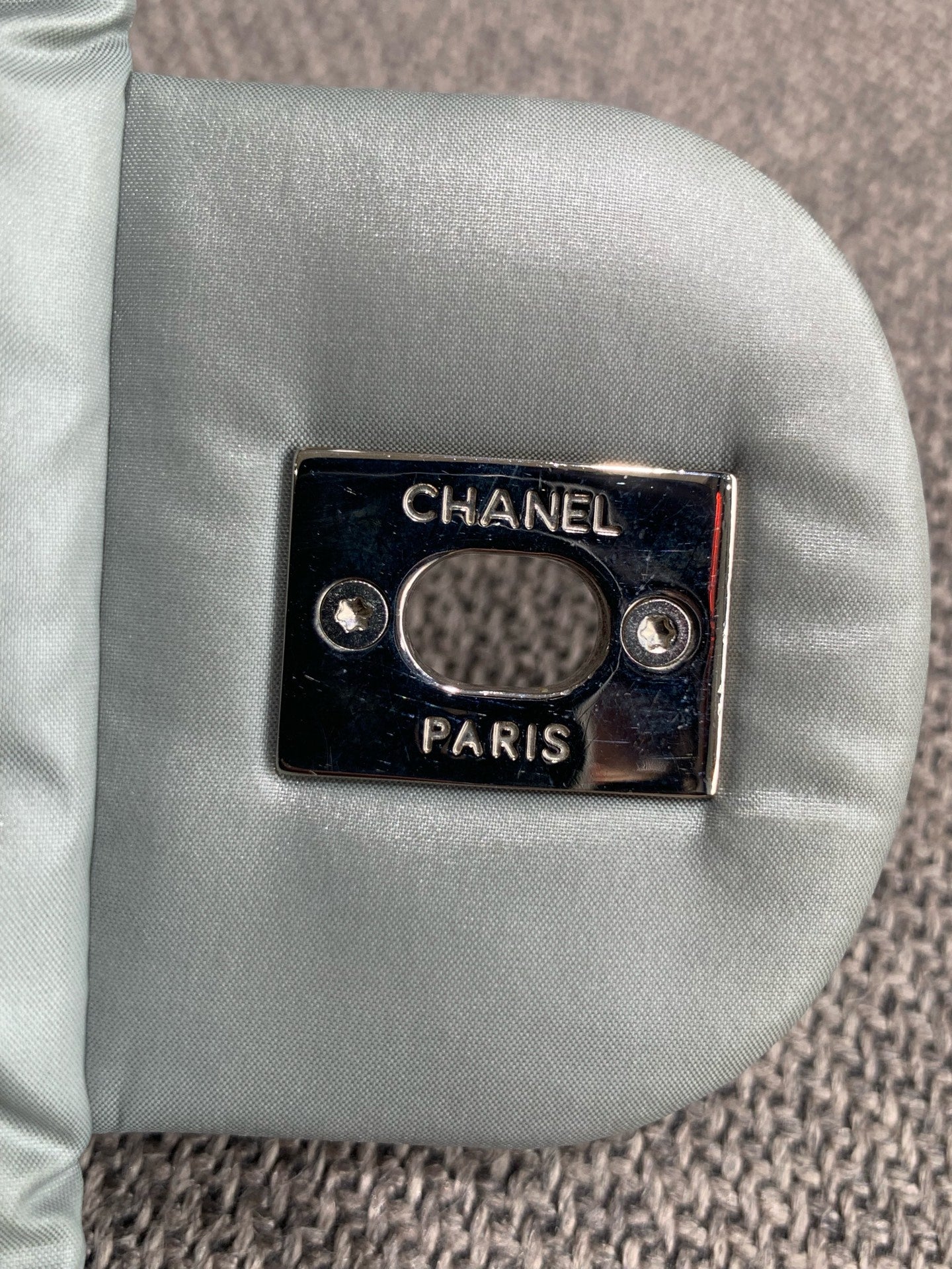 Chanel - Other - Puffer nylon - Grey with Silver-Tone Hardware - (medium)