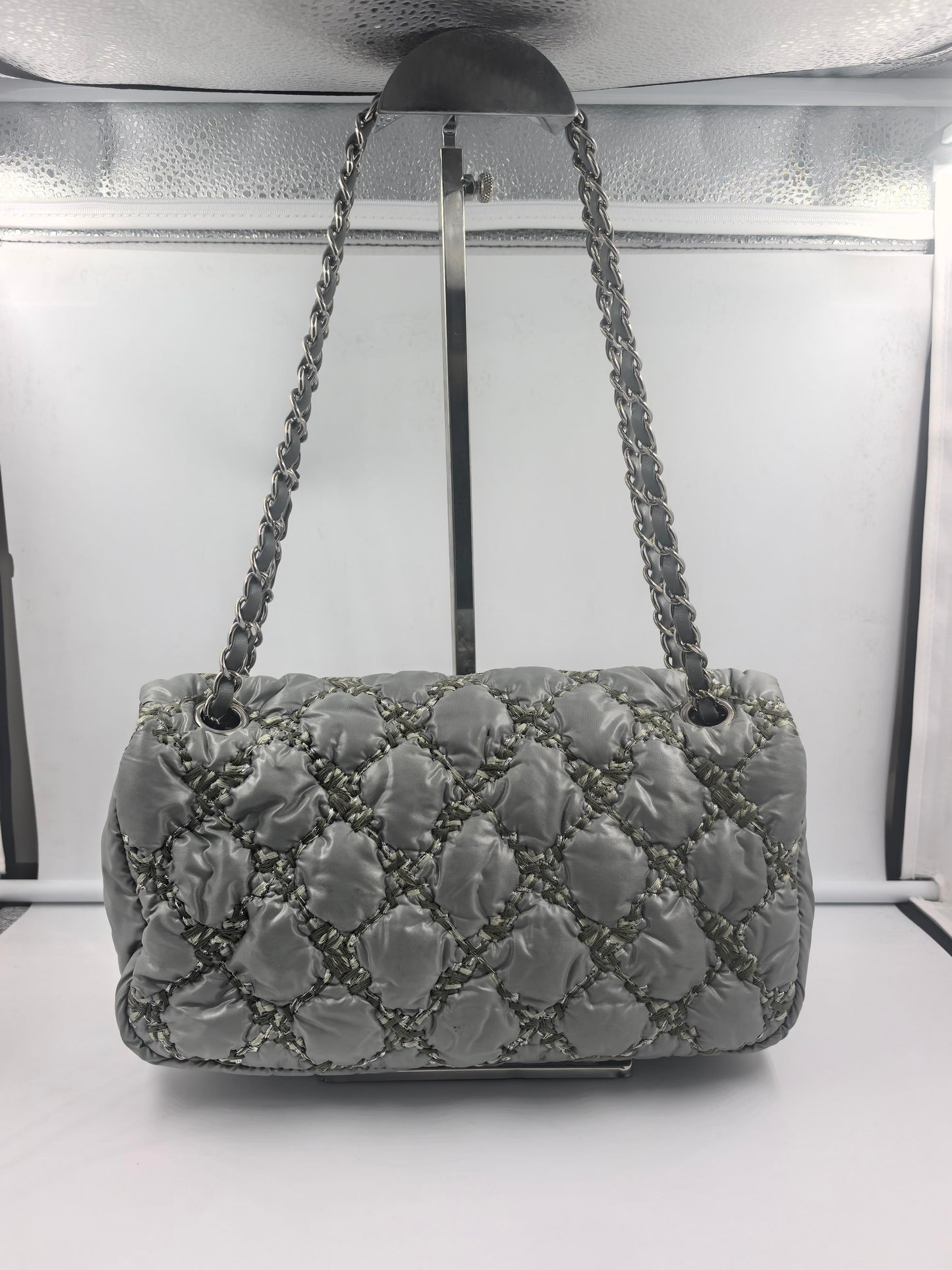 Chanel - Other - Puffer nylon - Grey with Silver-Tone Hardware - (medium)