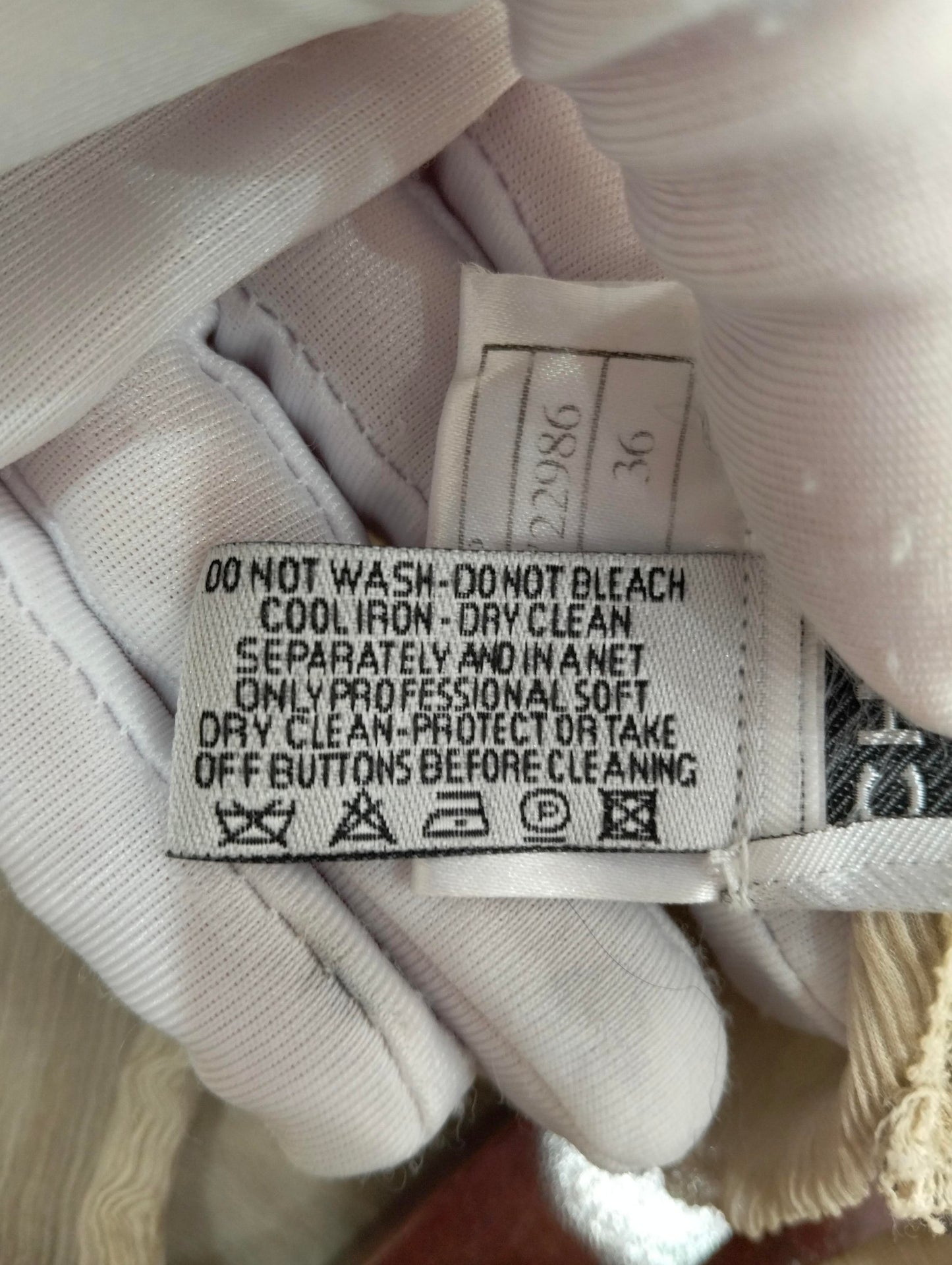 Chanel - Other - Silk - Beige - (36)