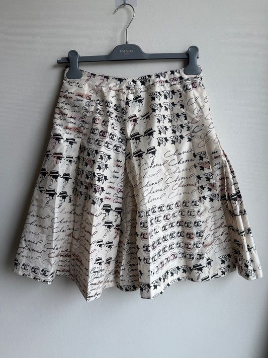 Chanel - Other - Silk - Beige - (38)