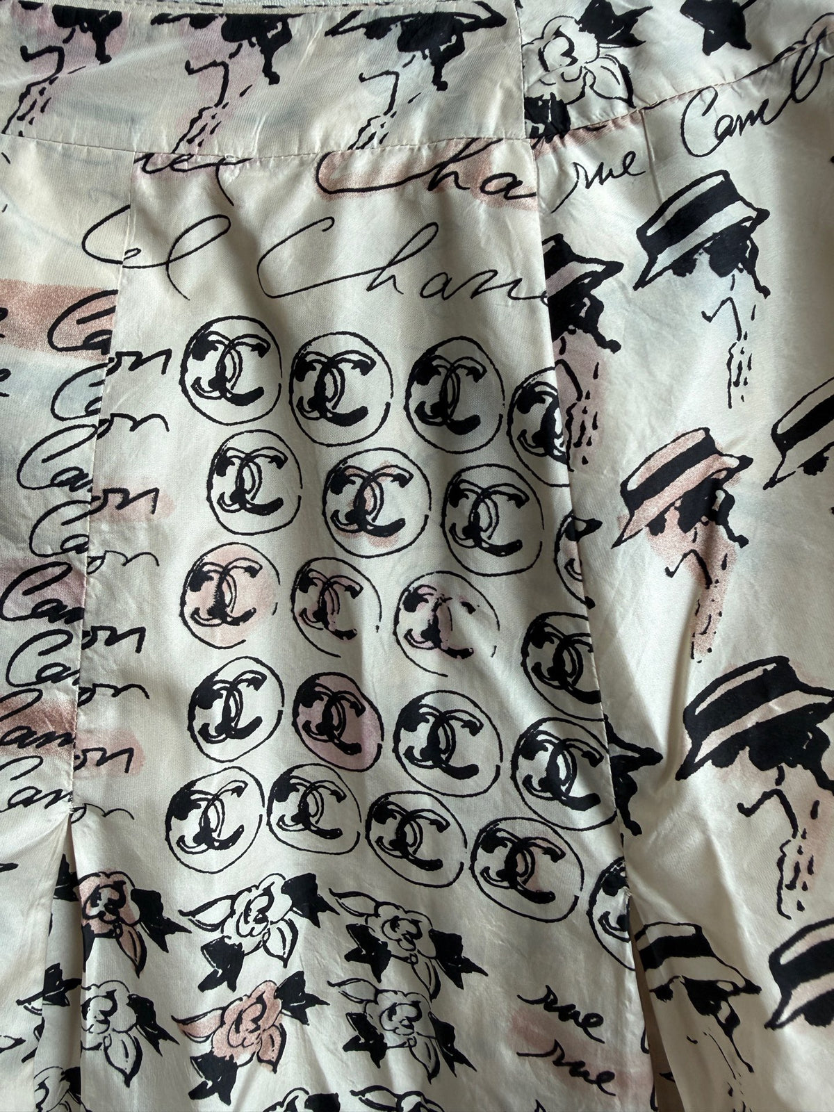 Chanel - Other - Silk - Beige - (38)