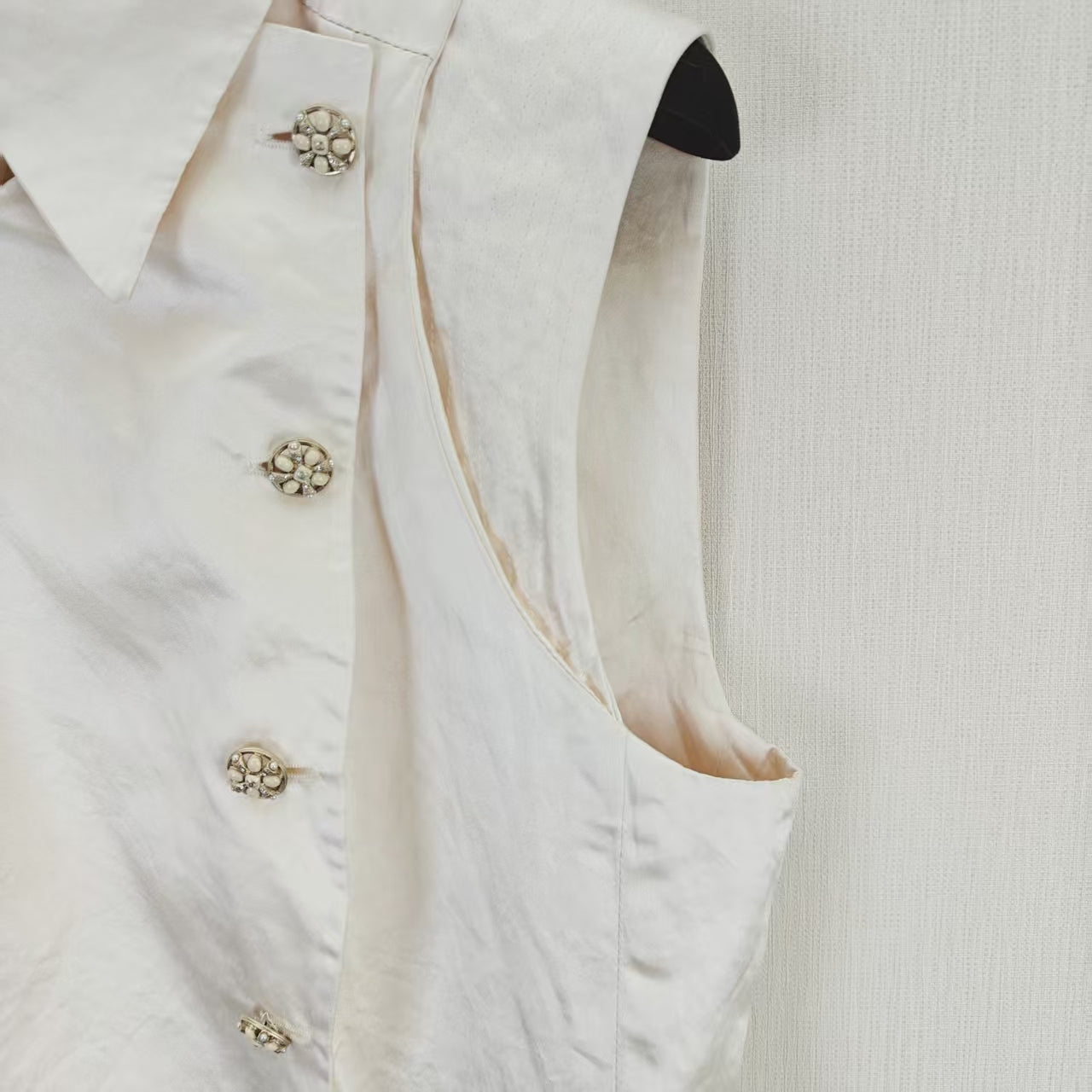 Chanel - Other - Silk - Beige - (40)