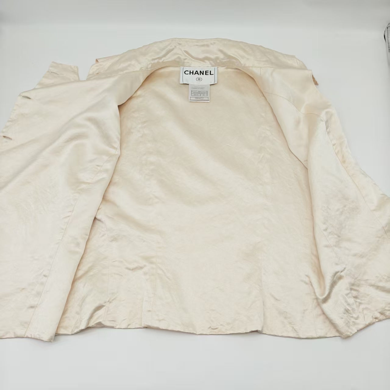 Chanel - Other - Silk - Beige - (40)