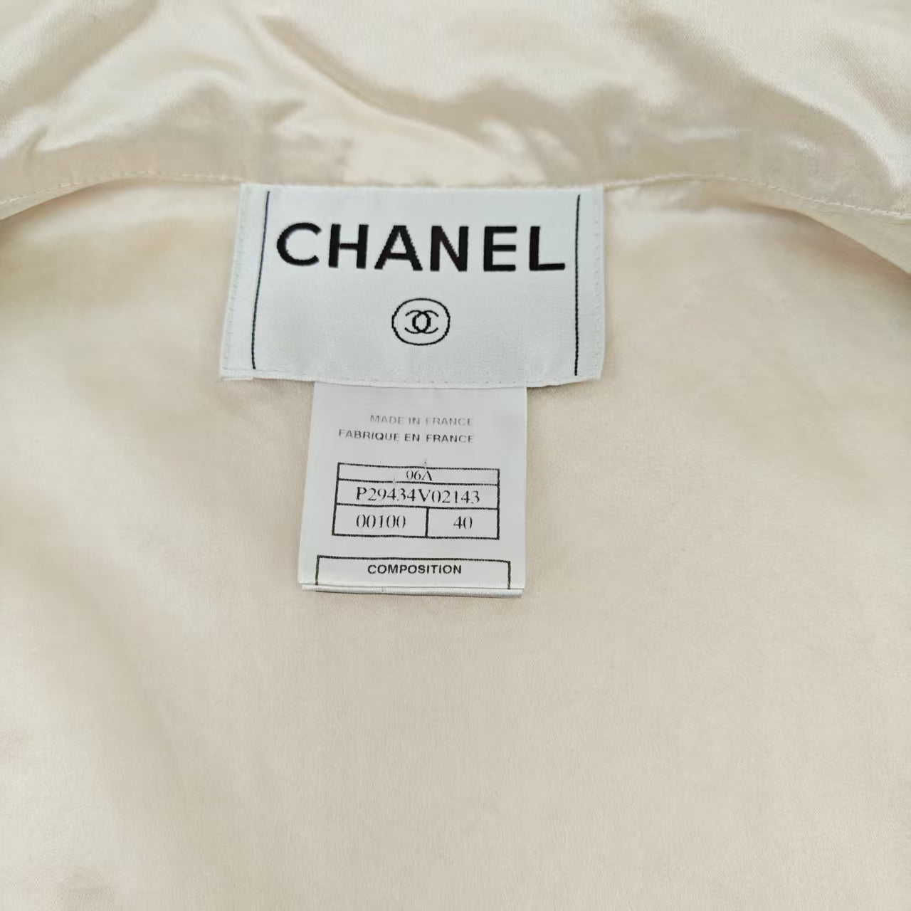 Chanel - Other - Silk - Beige - (40)