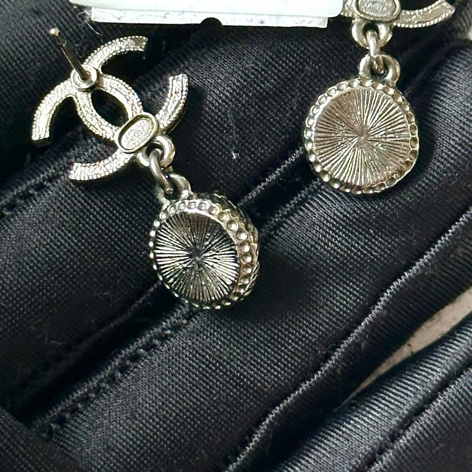 Chanel - Other - Silver-tone base metal alloy - Silver