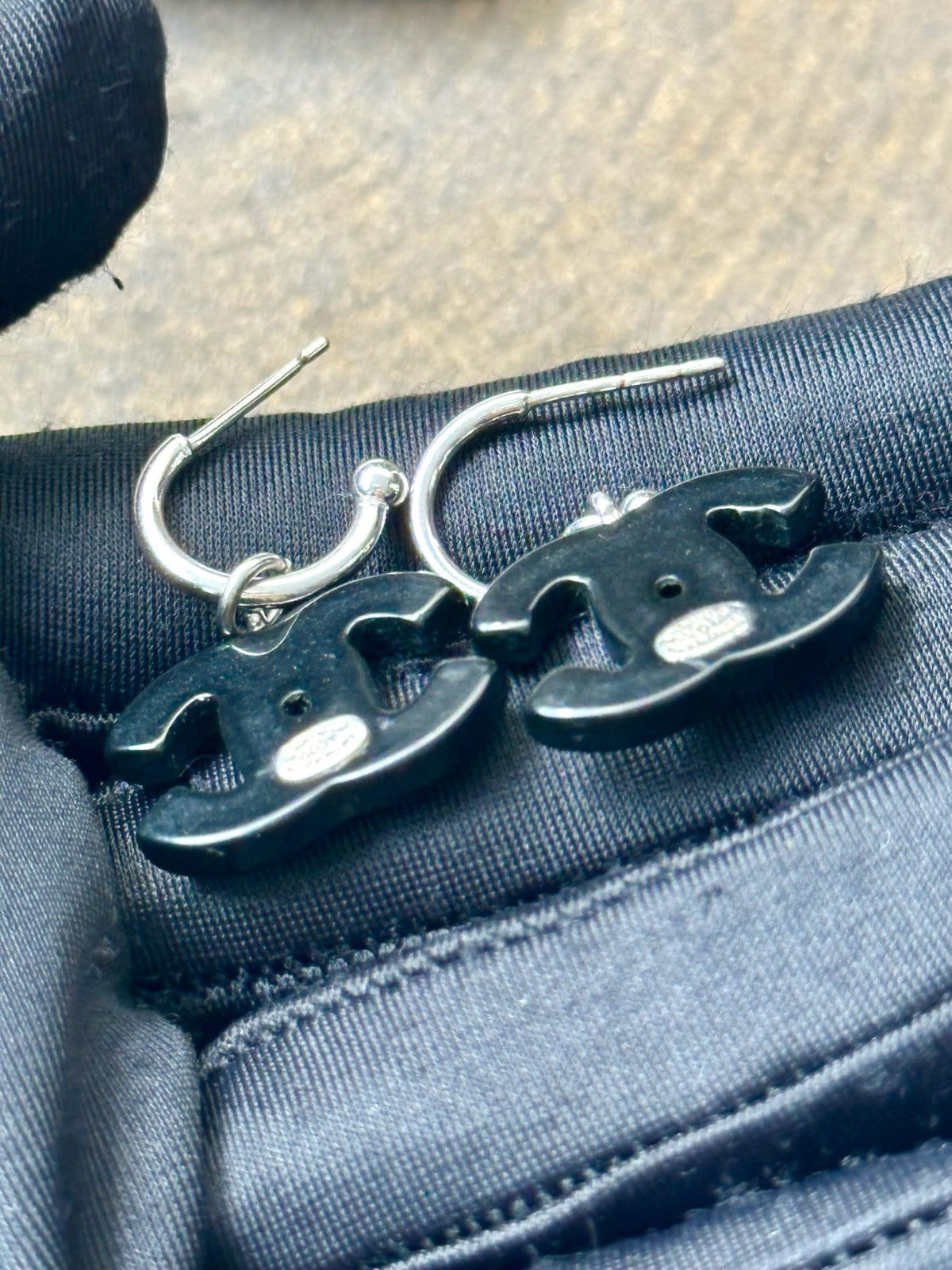 Chanel - Other - Silver-tone metal with black resin or enamel double-C motifs - Black