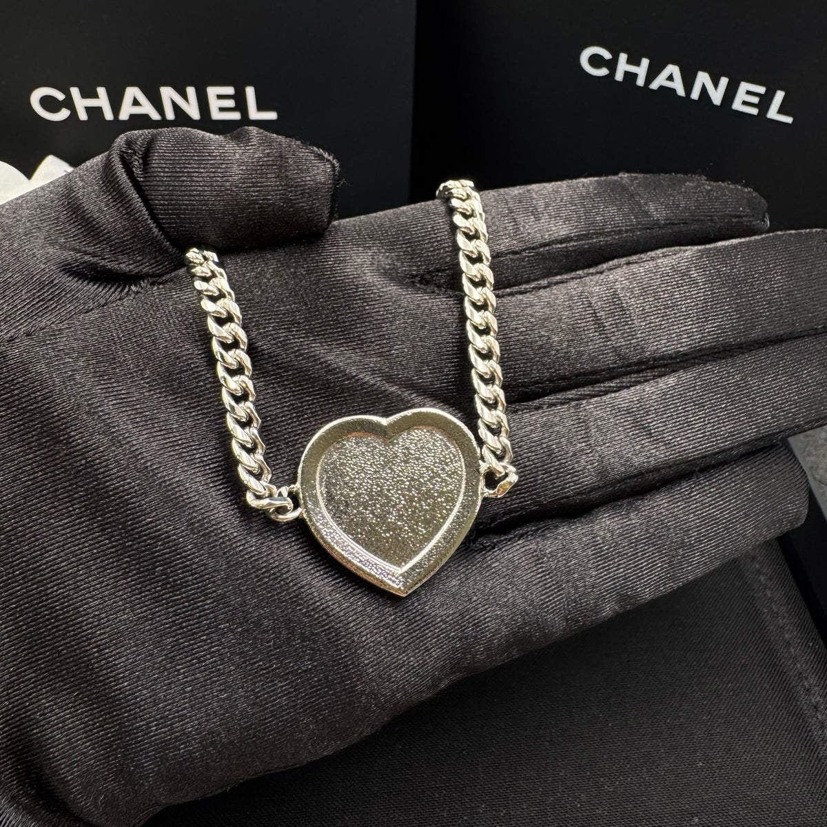 Chanel - Other - Silver-tone metal with clear crystal embellishments and pink enamel. - Silver - (31+7)