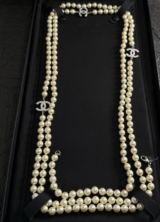 Chanel - Other - Silver-tone metal with faux pearl and crystal embellishments. - White - (170 cm)