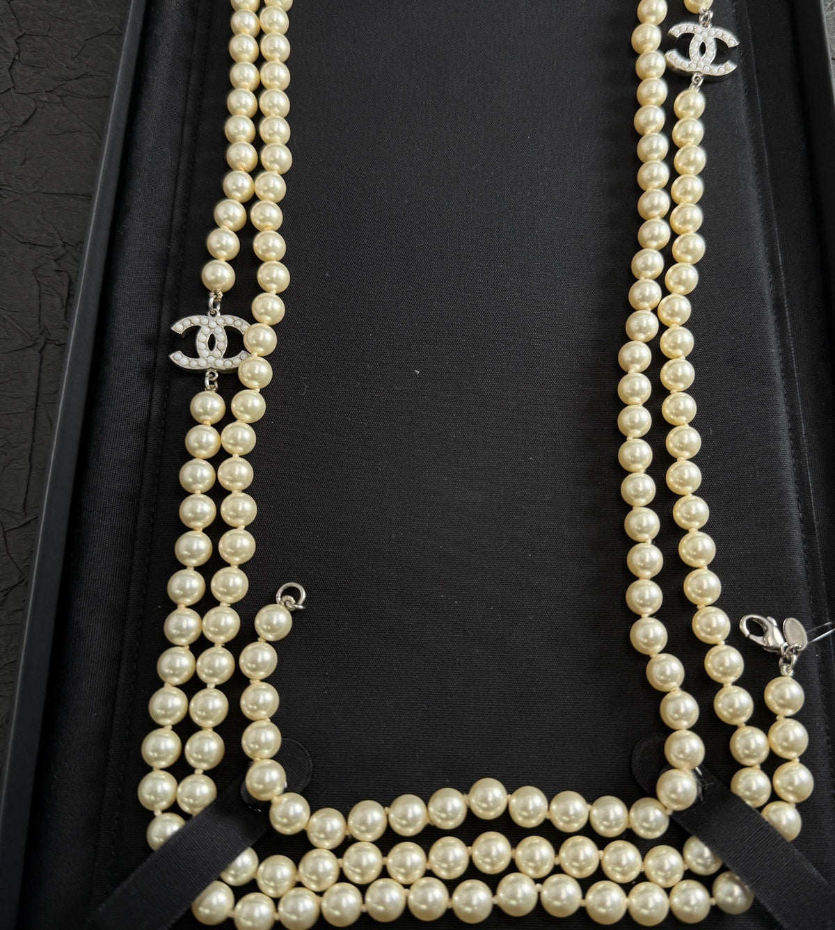 Chanel - Other - Silver-tone metal with faux pearl and crystal embellishments. - White - (170 cm)