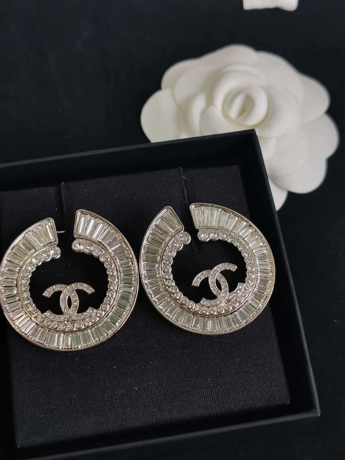 Chanel - Other - Silver-tone metal with glass crystal embellishments - Silver