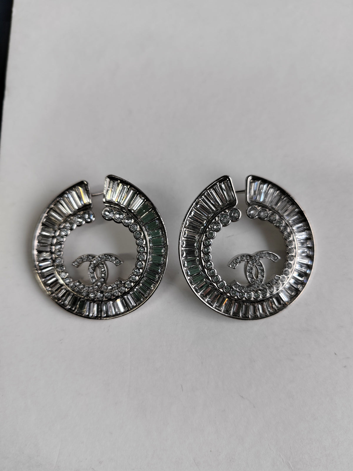 Chanel - Other - Silver-tone metal with glass crystal embellishments - Silver