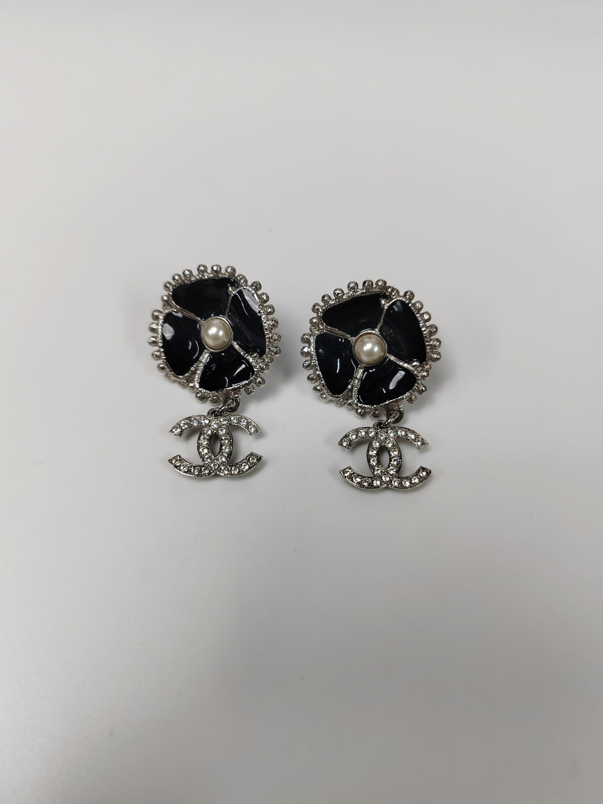 Chanel - Other - Silver-tone metal with glass rhinestones, faux pearl and black enamel - Multicolour