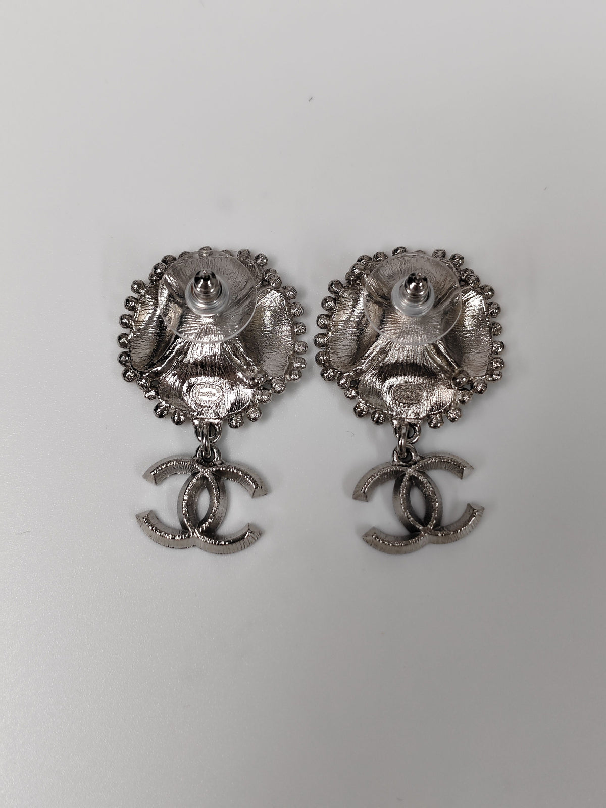 Chanel - Other - Silver-tone metal with glass rhinestones, faux pearl and black enamel - Multicolour