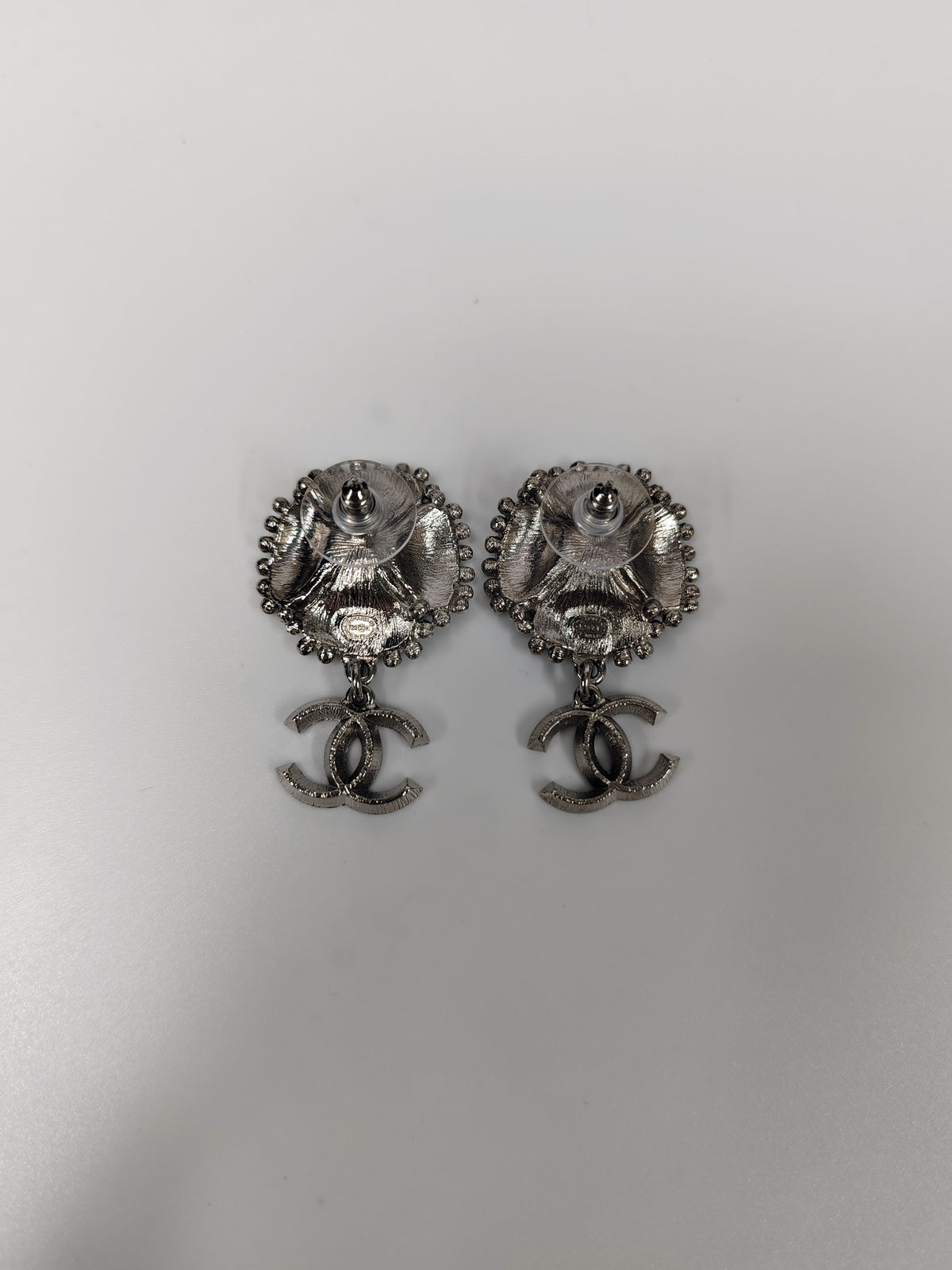 Chanel - Other - Silver-tone metal with glass rhinestones, faux pearl and black enamel - Multicolour