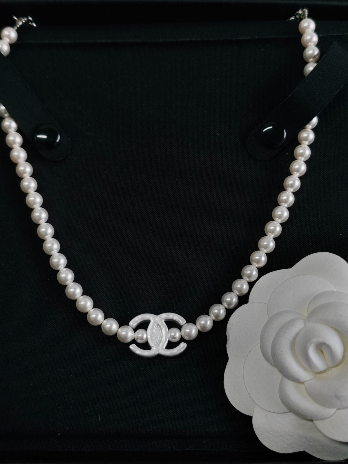 Chanel - Other - Silver-tone metal with imitation pearl beads. - White