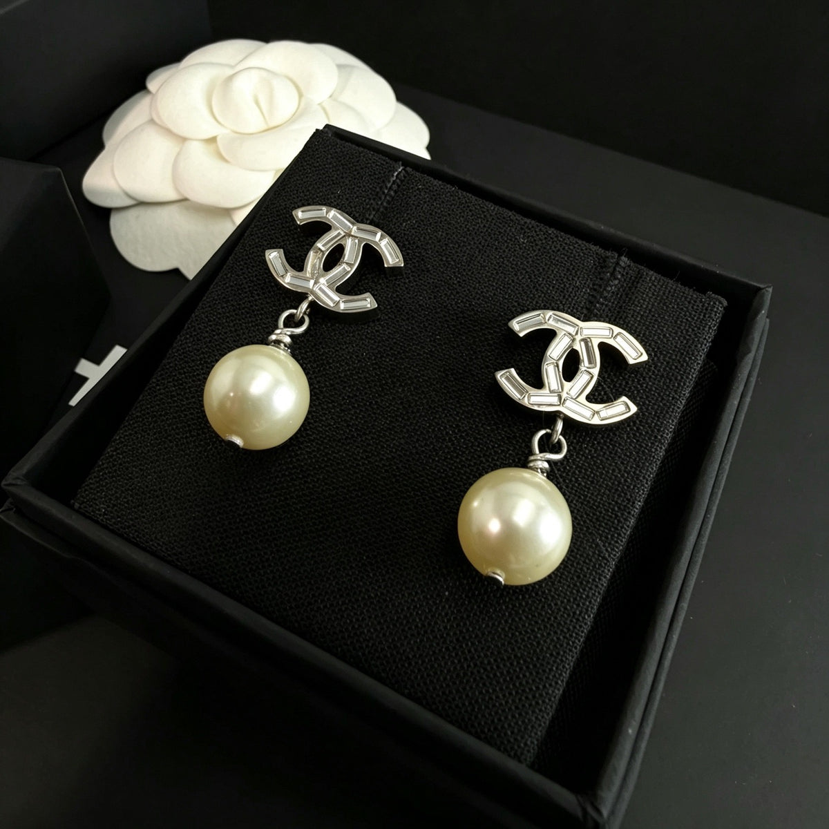 Chanel - Other - Silver-tone metal with imitation pearl drops - Multicolour