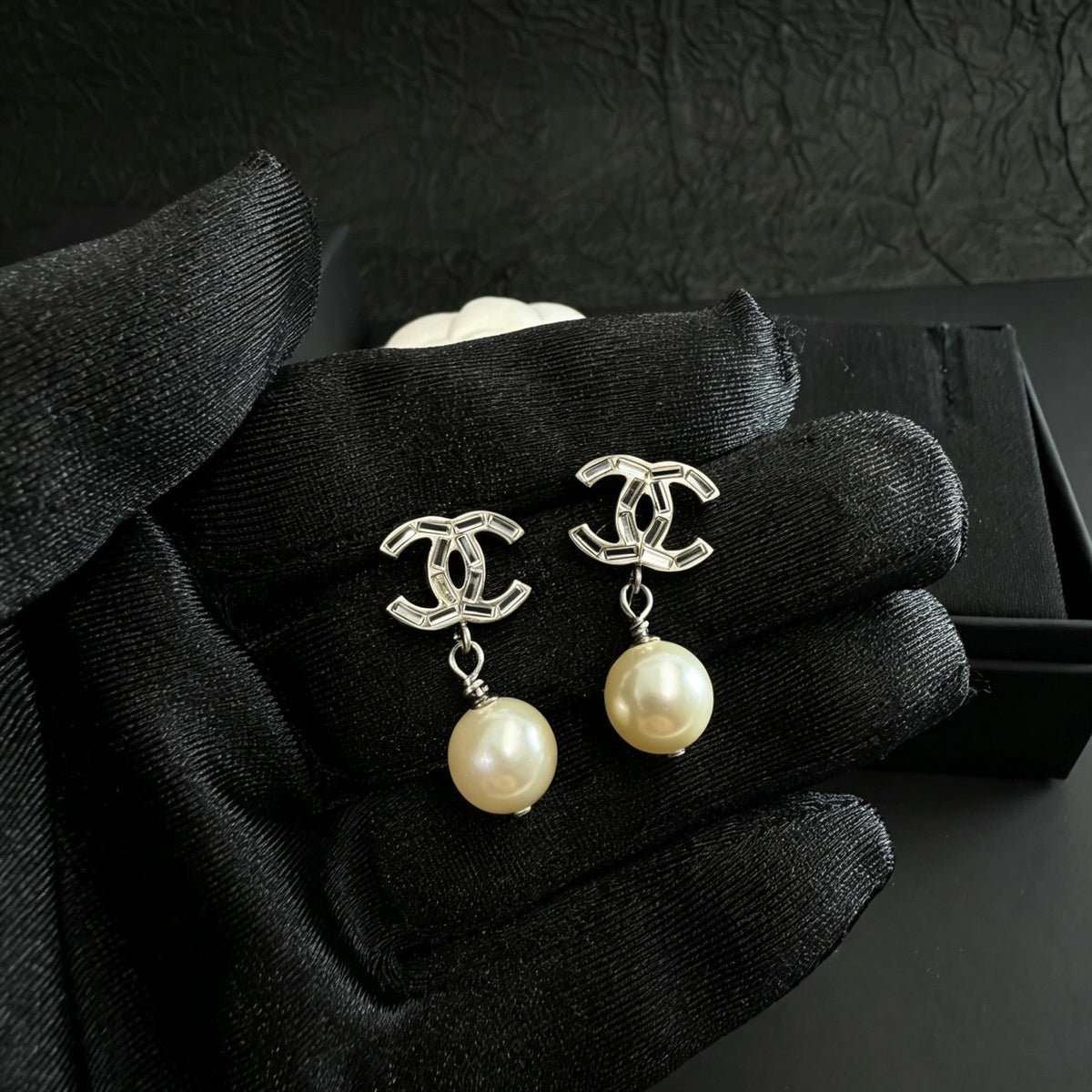 Chanel - Other - Silver-tone metal with imitation pearl drops - Multicolour