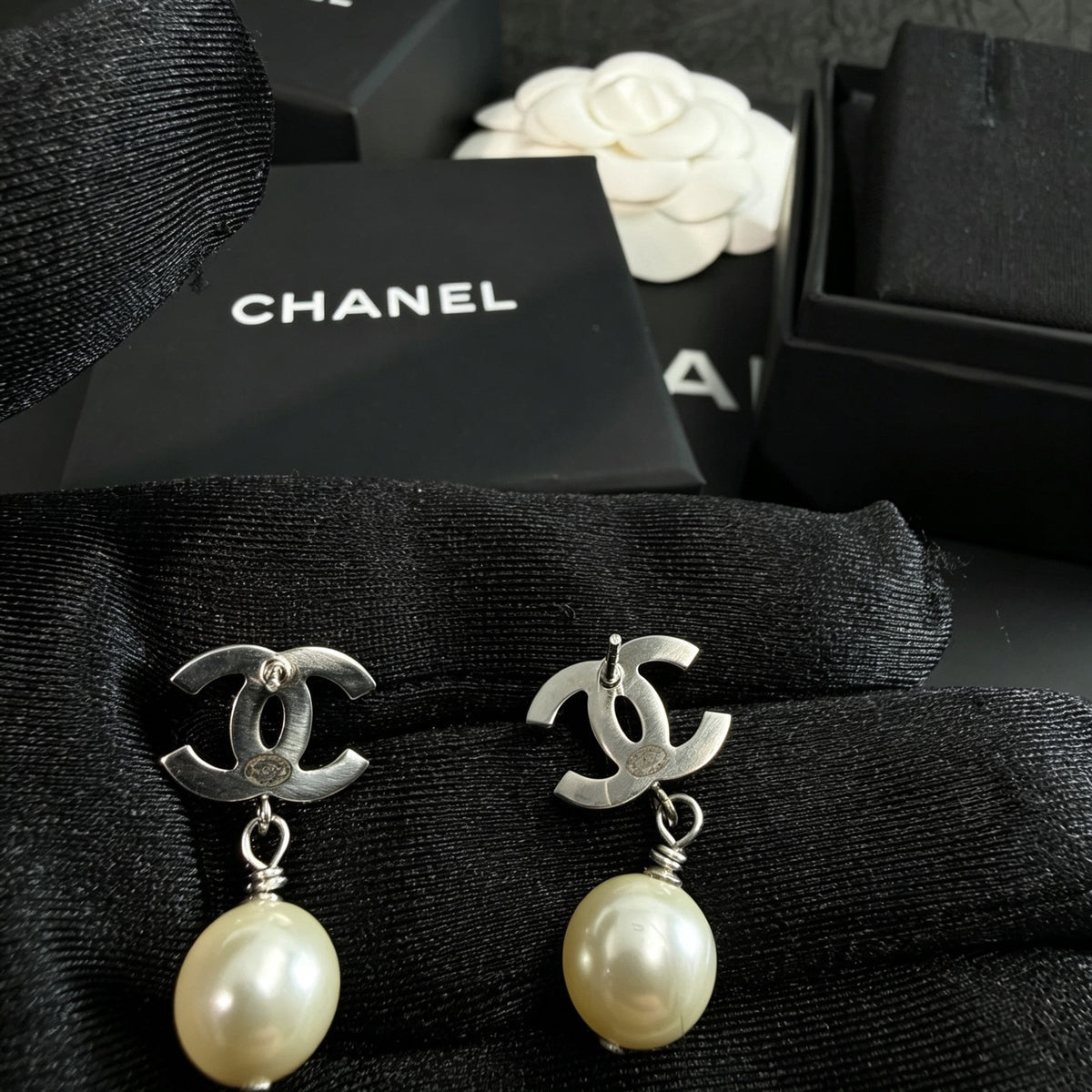 Chanel - Other - Silver-tone metal with imitation pearl drops - Multicolour