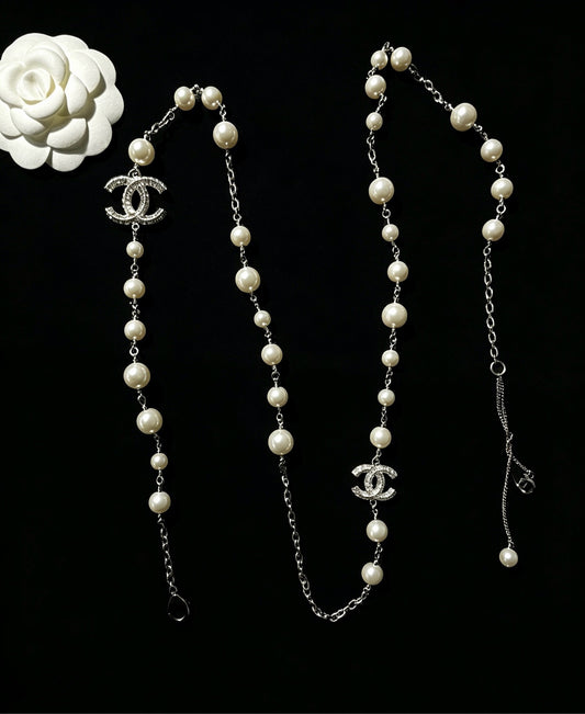 Chanel - Other - Silver-tone metal with imitation pearls and clear crystal embellishments - Multicolour