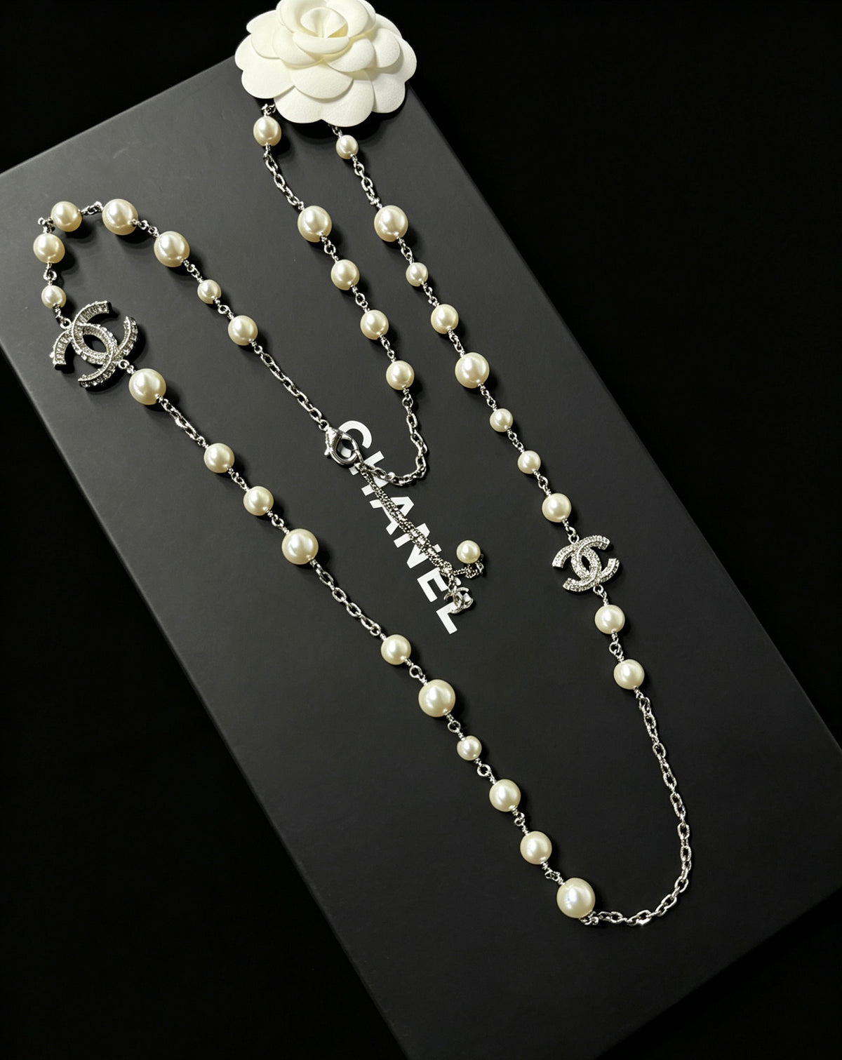 Chanel - Other - Silver-tone metal with imitation pearls and clear crystal embellishments - Multicolour