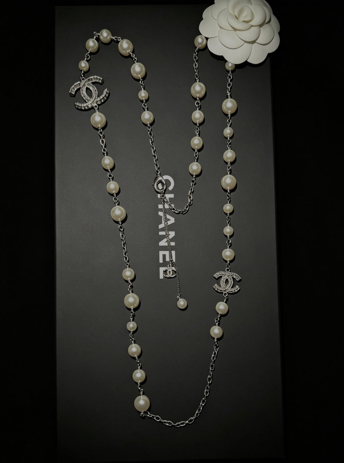 Chanel - Other - Silver-tone metal with imitation pearls and clear crystal embellishments - Multicolour